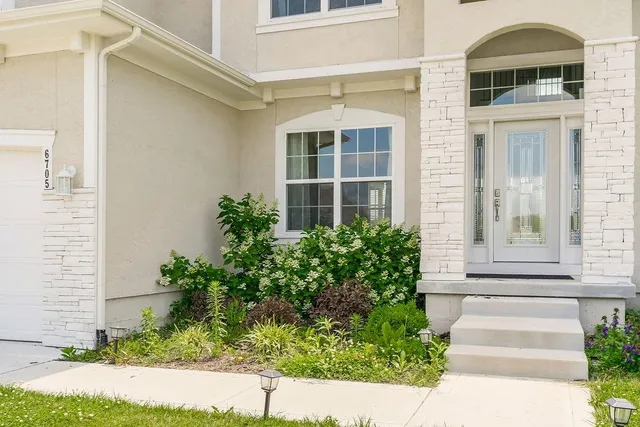 $575,000 | 6705 Northwest 105th Street, Kansas City, MO 64154