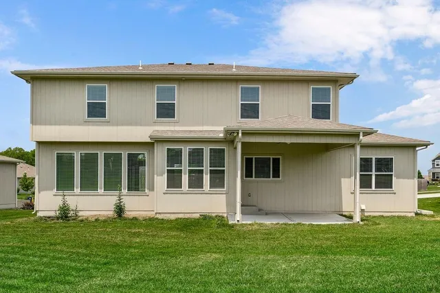 $575,000 | 6705 Northwest 105th Street, Kansas City, MO 64154