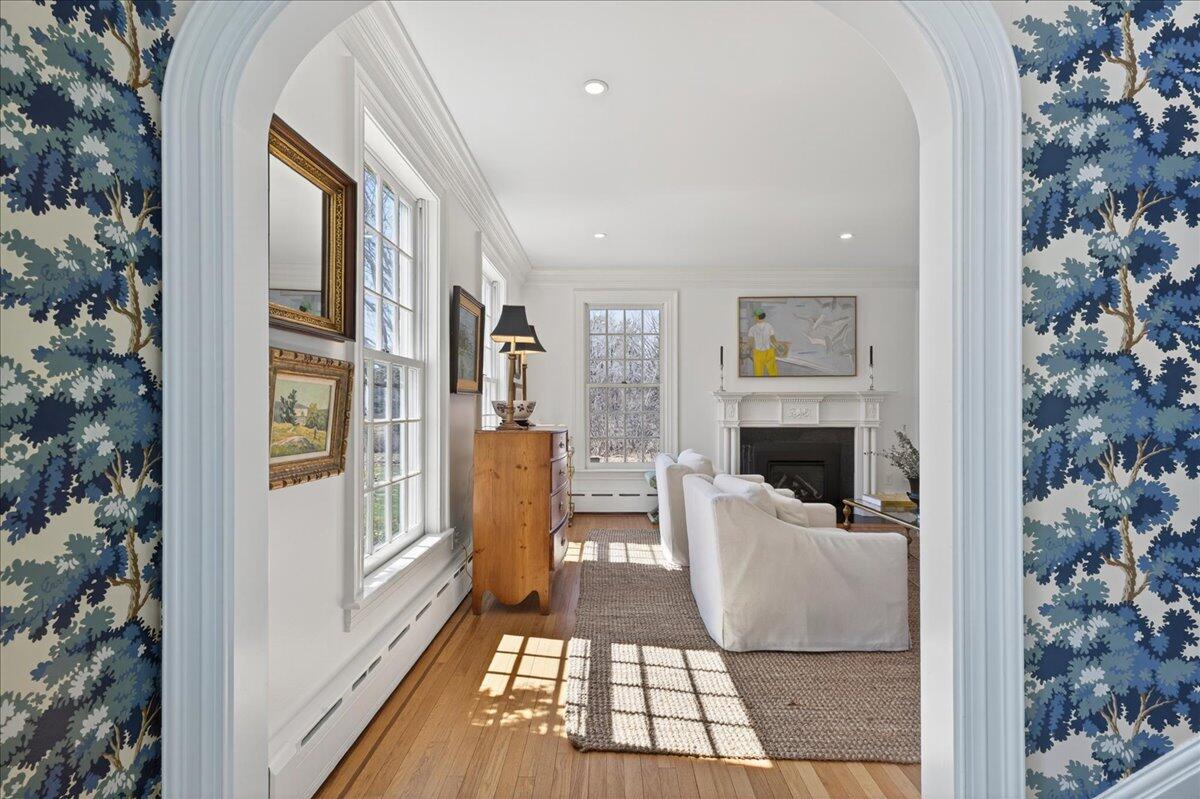 22 Royall Point Road Yarmouth, ME 04096 - Photo 11 of 106 Entryway toward living room