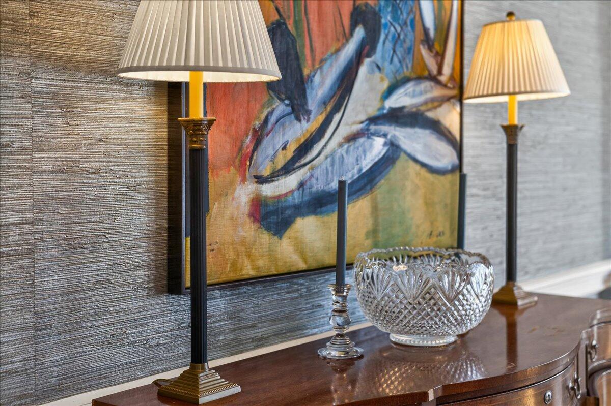 22 Royall Point Road Yarmouth, ME 04096 - Photo 18 of 106 Dining room grass cloth paper detail