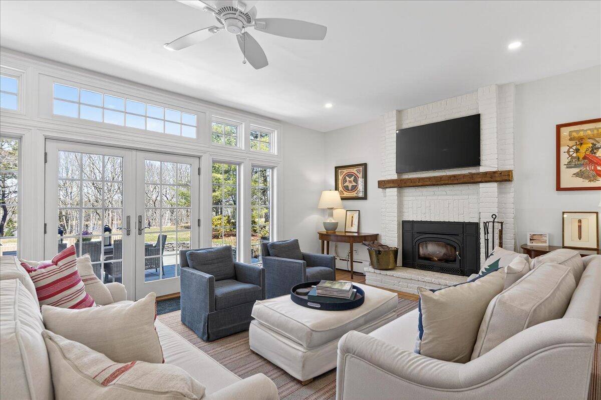 22 Royall Point Road Yarmouth, ME 04096 - Photo 33 of 106 Family room toward back yard