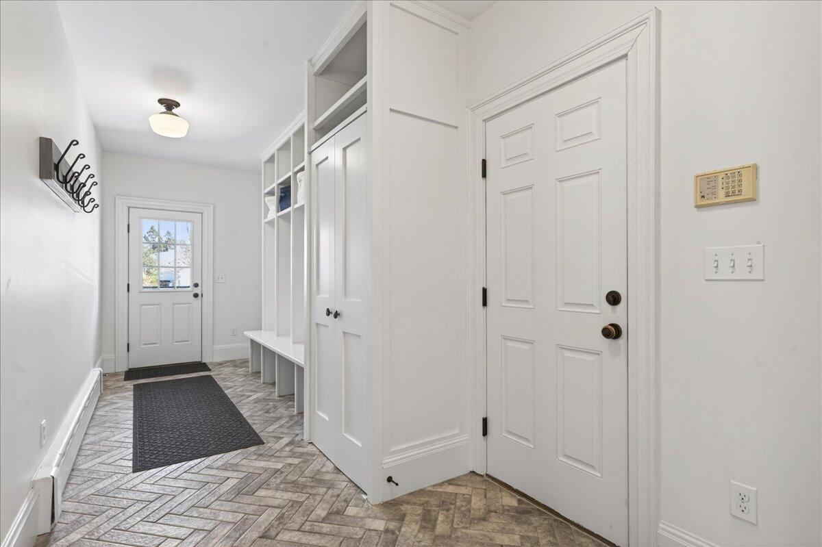 22 Royall Point Road Yarmouth, ME 04096 - Photo 37 of 106 Mudroom