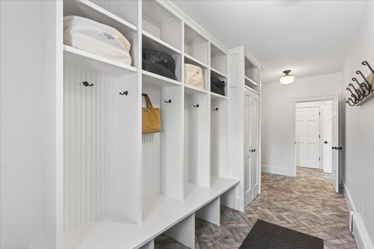 22 Royall Point Road Yarmouth, ME 04096 - Photo 38 of 106 Mudroom