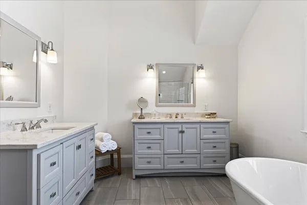 $2,745,000 | 22 Royall Point Road, Yarmouth, ME 04096