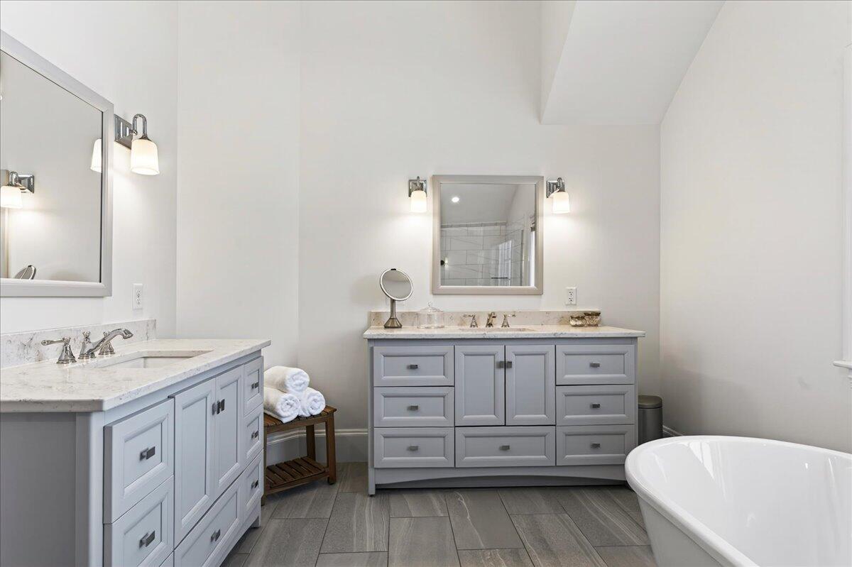 22 Royall Point Road Yarmouth, ME 04096 - Photo 66 of 106 Primary bath