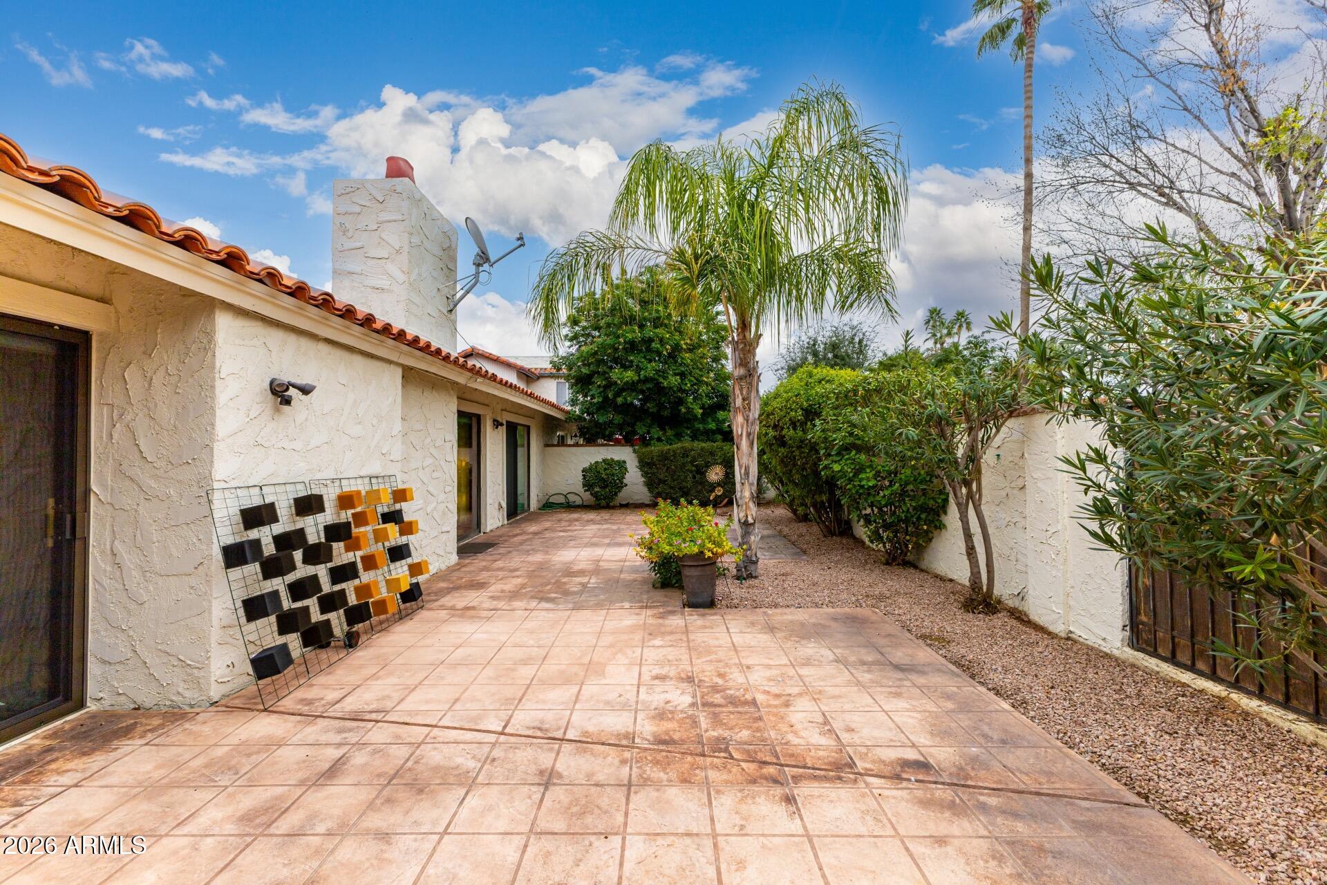 5760 North Scottsdale Road Paradise Valley, AZ 85253 - Photo 25 of 34 a view of a terrace with sitting area