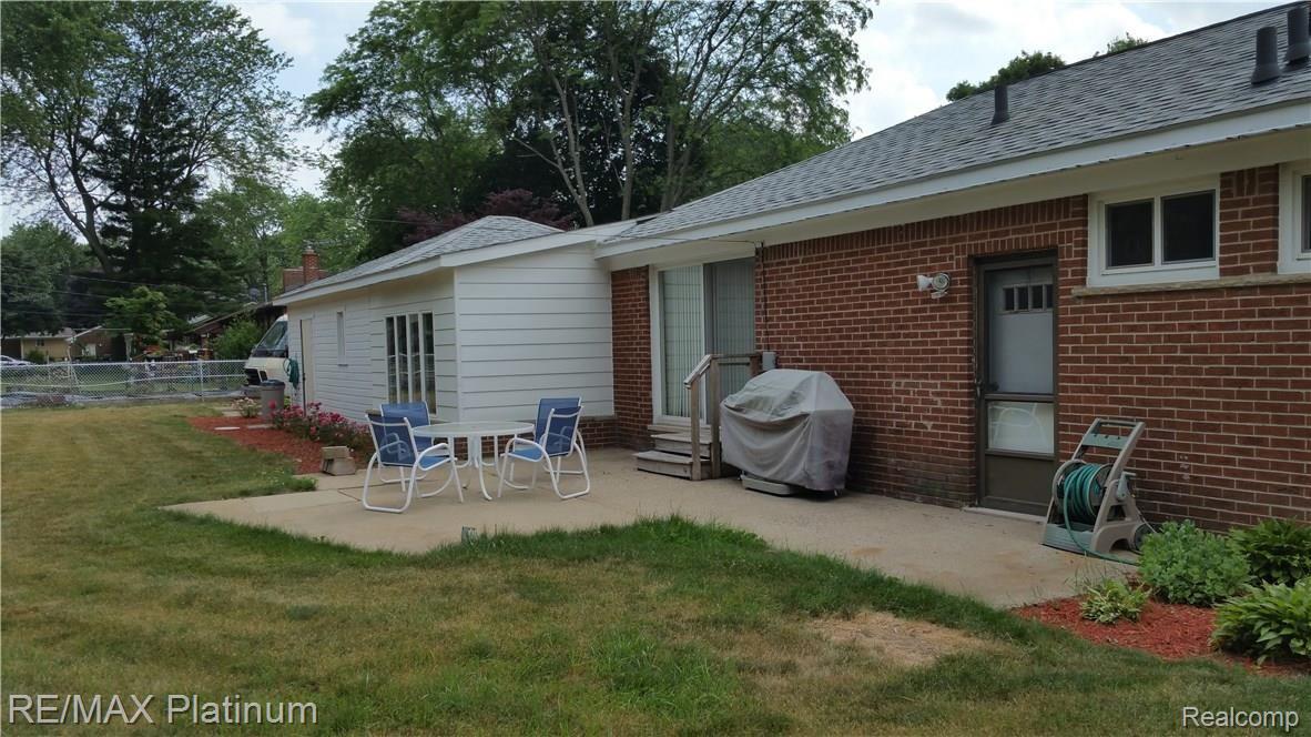 1720 Pedersen Road Walled Lake, MI 48390 - Photo 8 of 20 2016-06-26 17.08