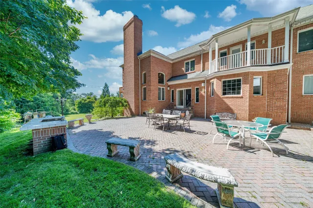 $2,299,999 | 3 Vandalay Court, Scarsdale, NY 10583