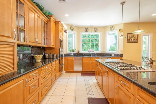 $2,299,999 | 3 Vandalay Court, Scarsdale, NY 10583