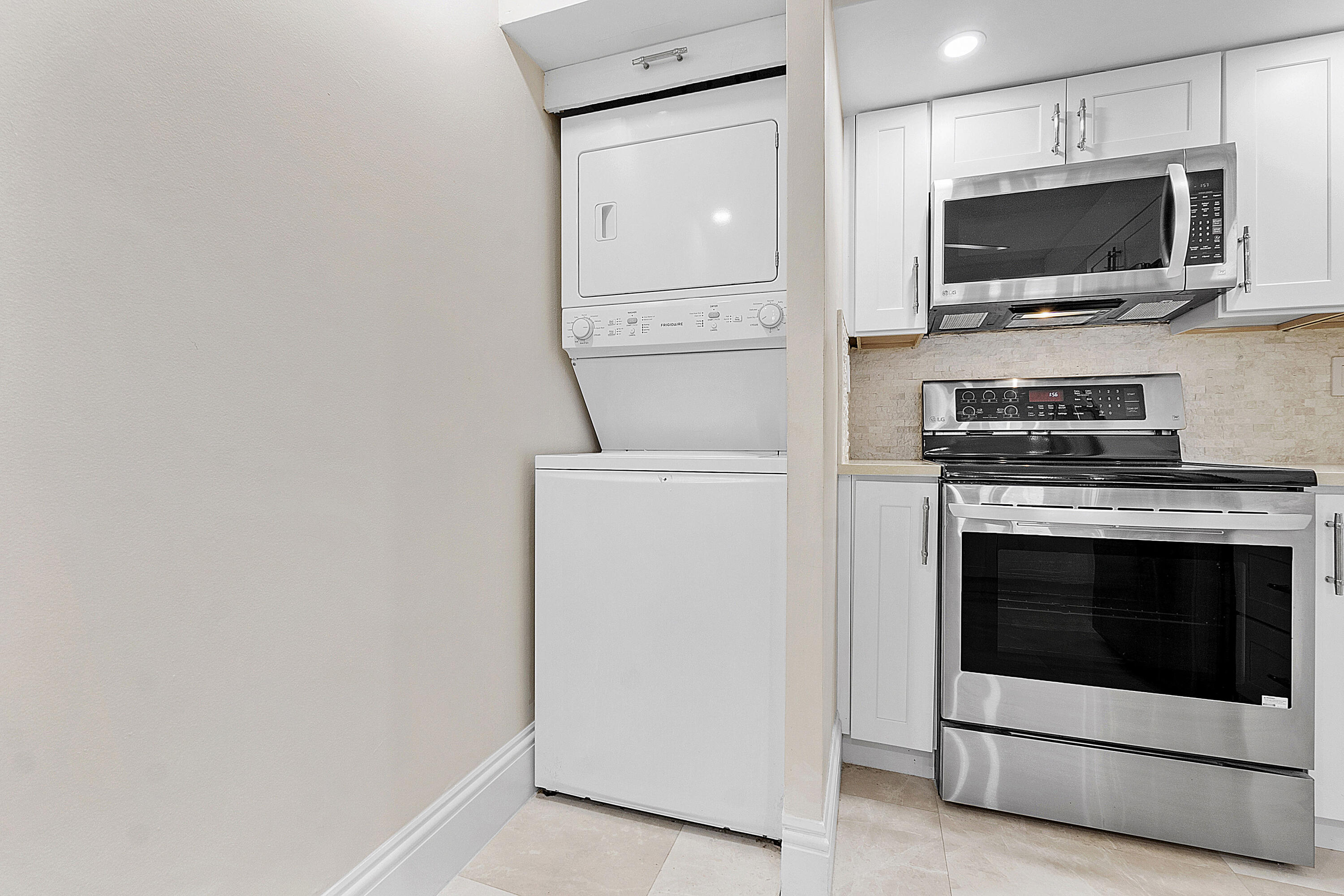 1901 South Ocean Boulevard, Unit 402 Boca Raton, FL 33432 - Photo 12 of 61 Kitchen