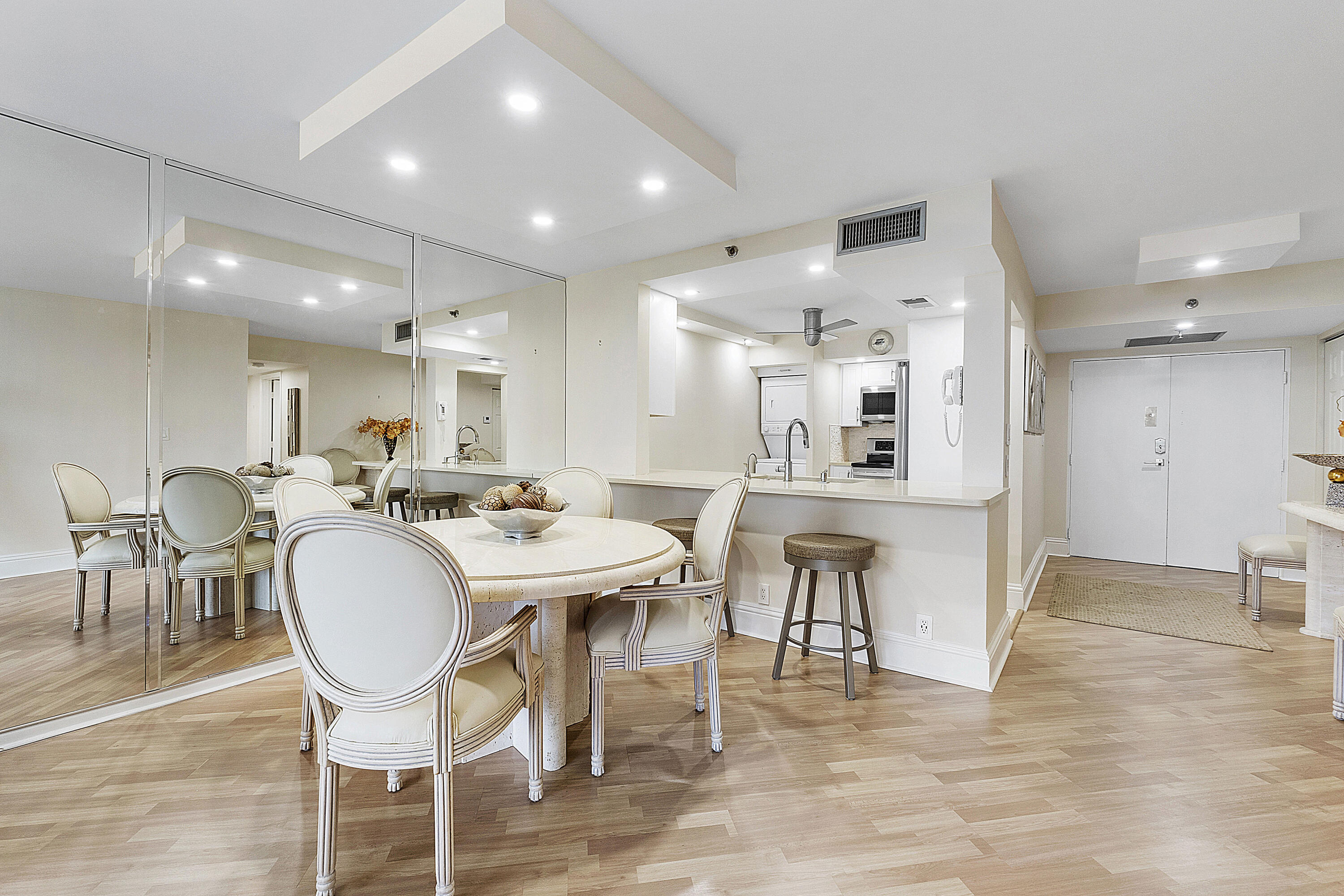 1901 South Ocean Boulevard, Unit 402 Boca Raton, FL 33432 - Photo 7 of 61 Dining Area