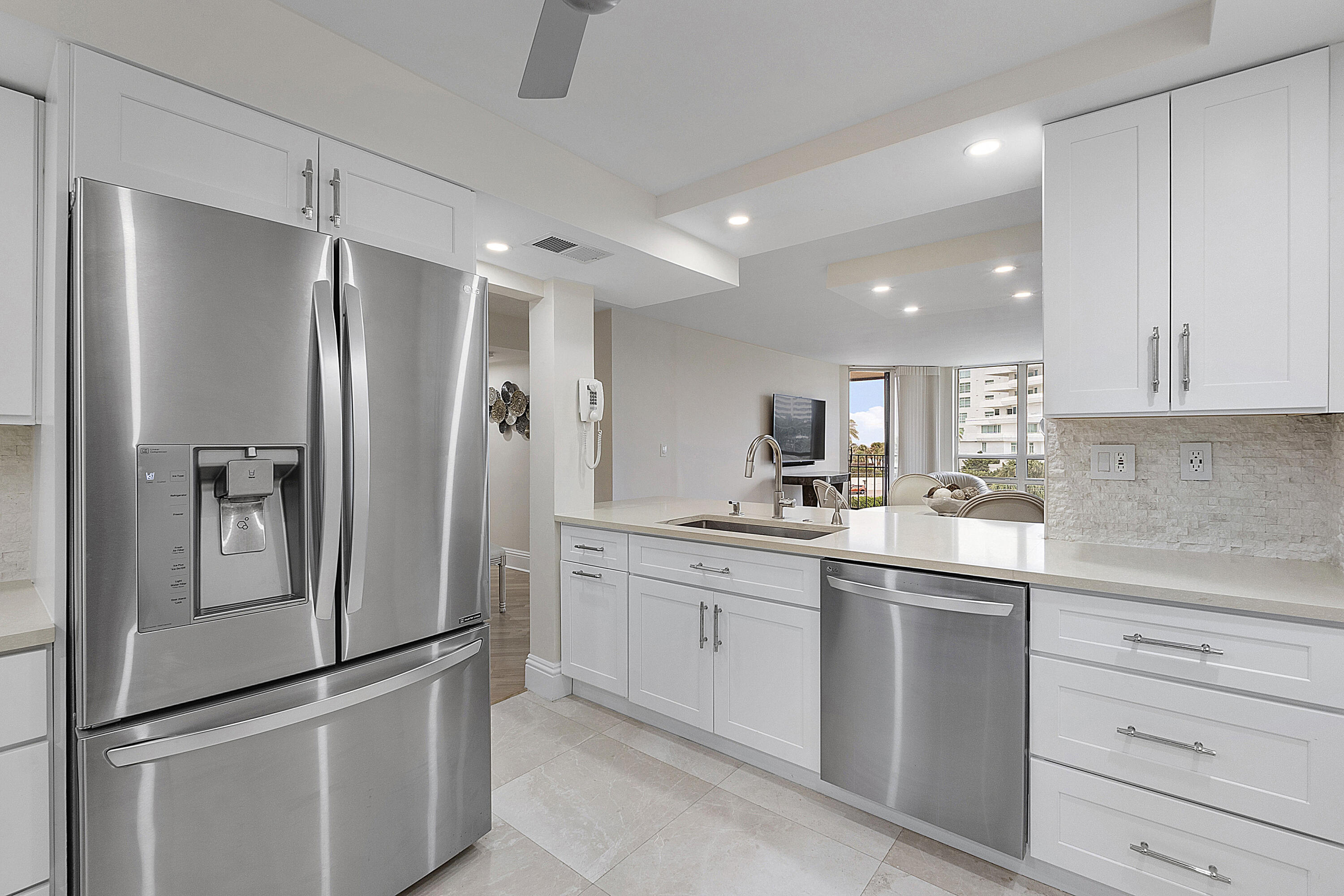 1901 South Ocean Boulevard, Unit 402 Boca Raton, FL 33432 - Photo 8 of 61 Kitchen