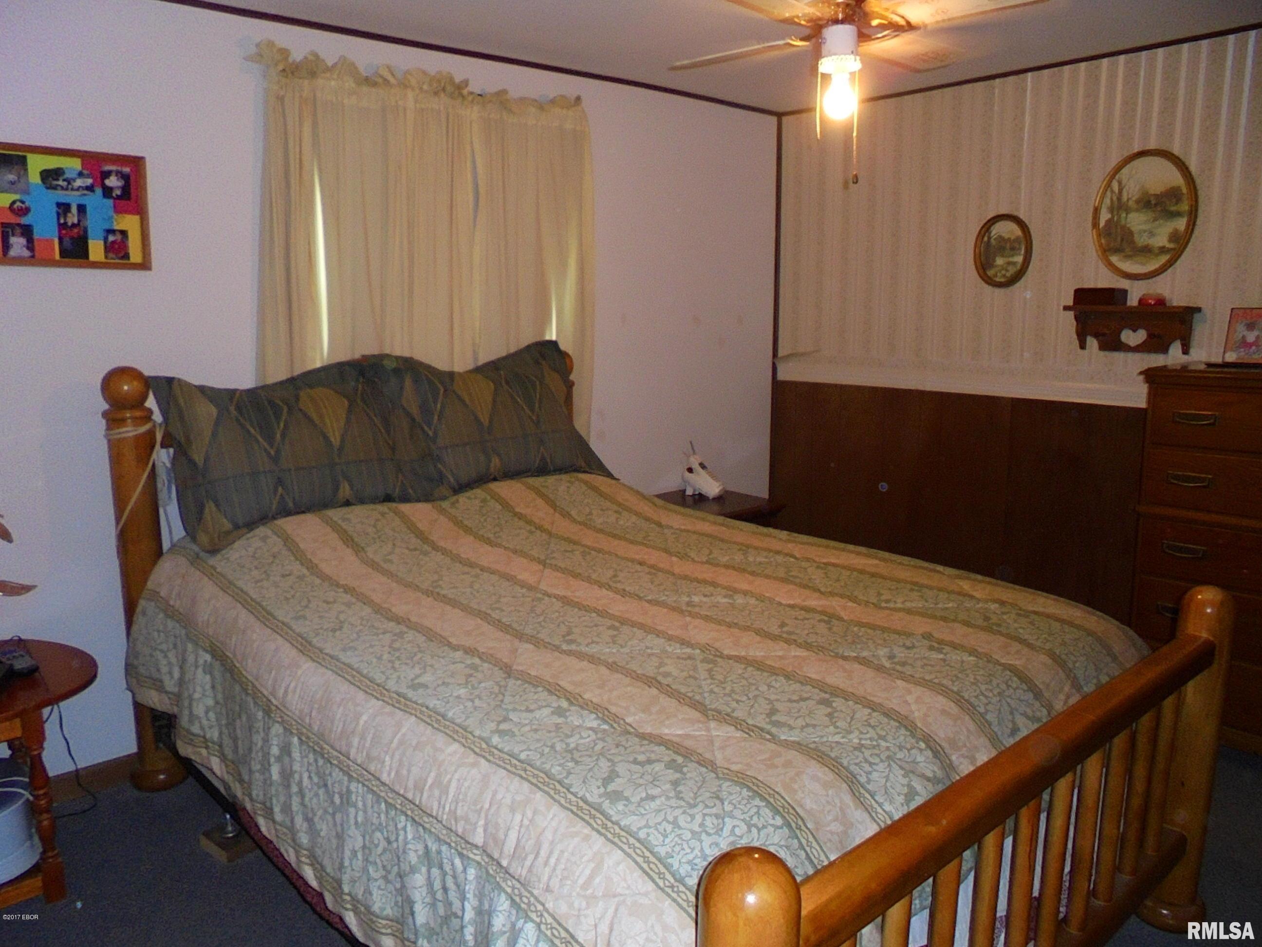 405 South Shaw Street Harrisburg, IL 62946 - Photo 14 of 28