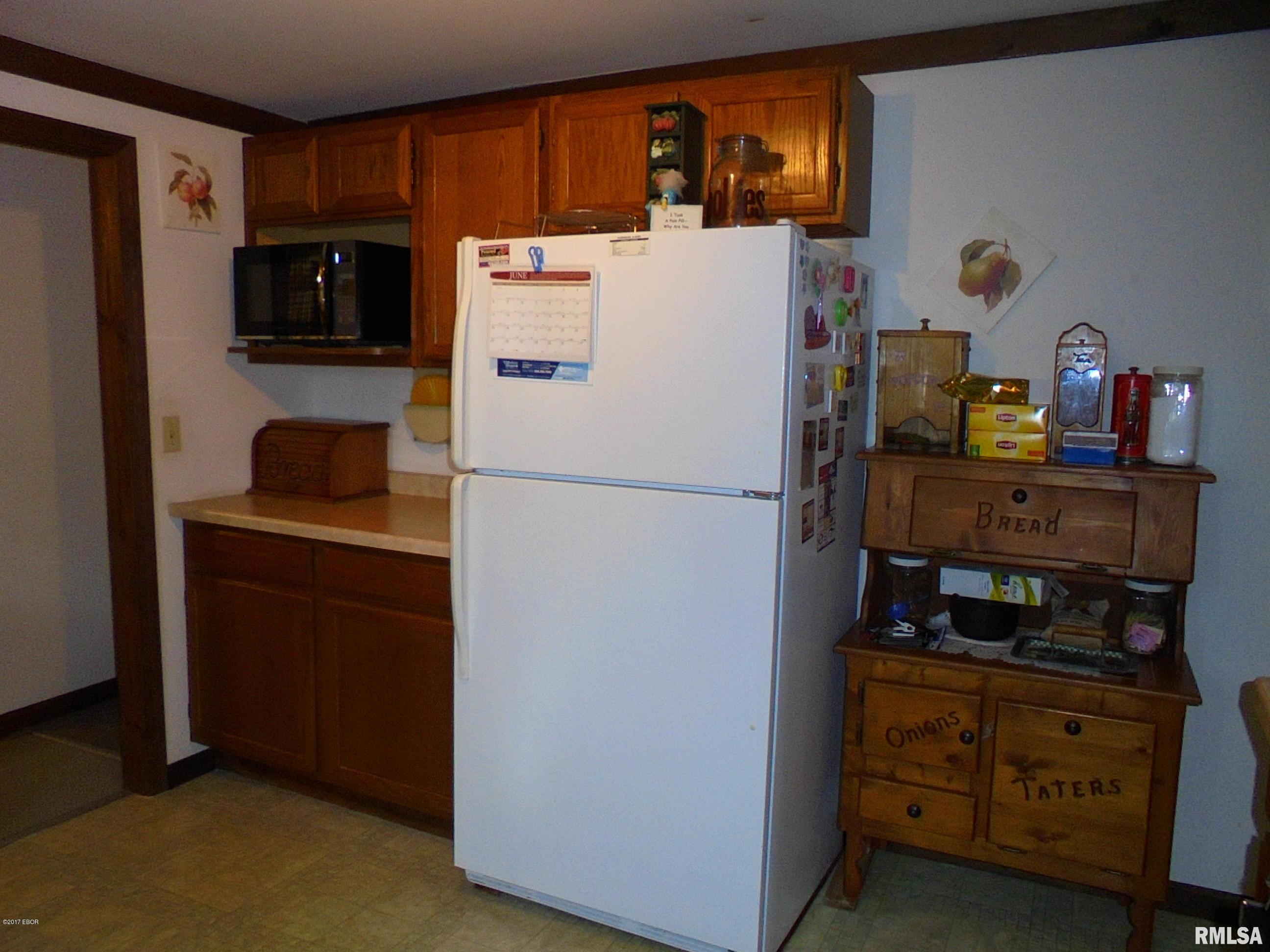 405 South Shaw Street Harrisburg, IL 62946 - Photo 6 of 28