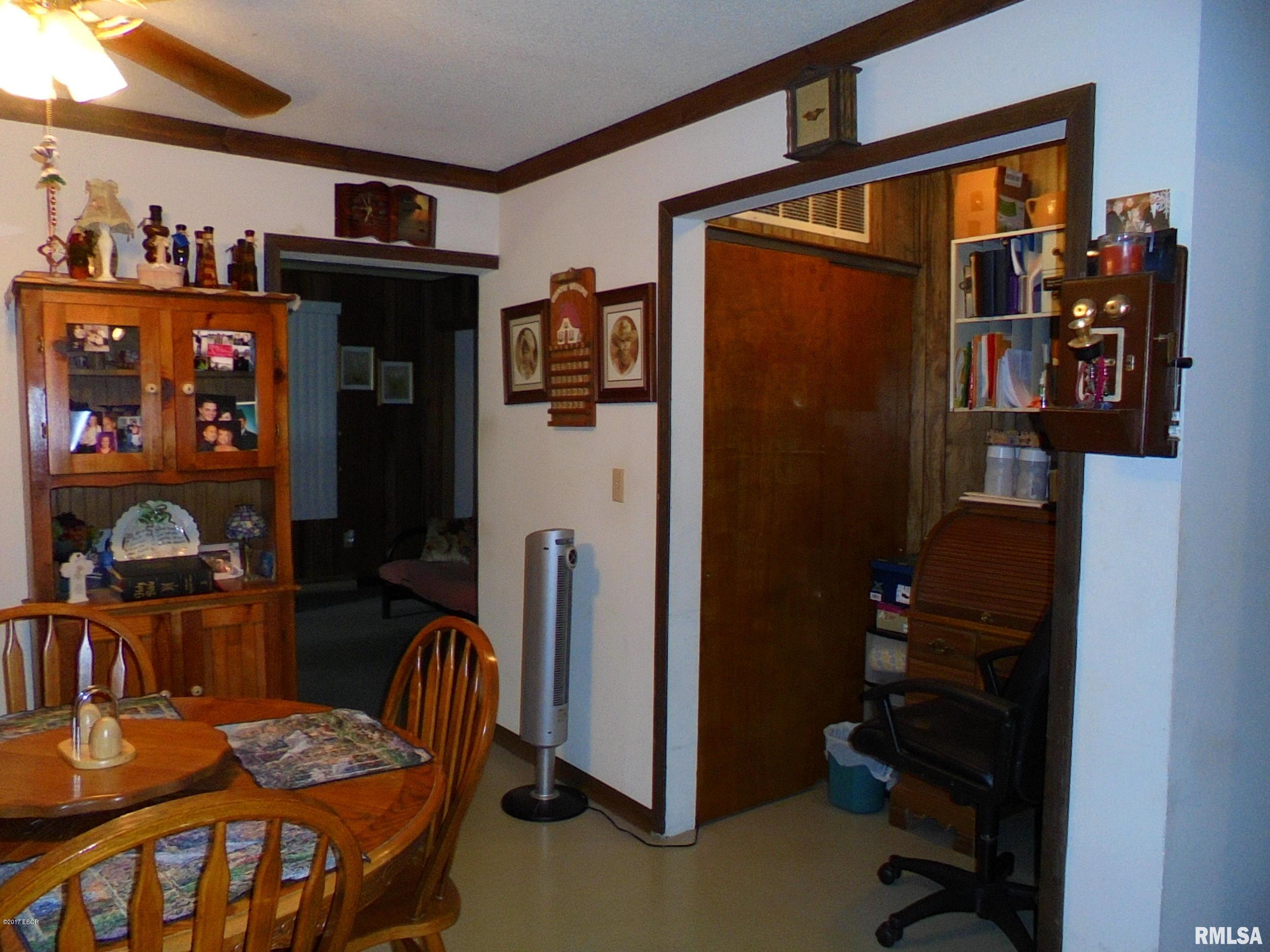 405 South Shaw Street Harrisburg, IL 62946 - Photo 9 of 28