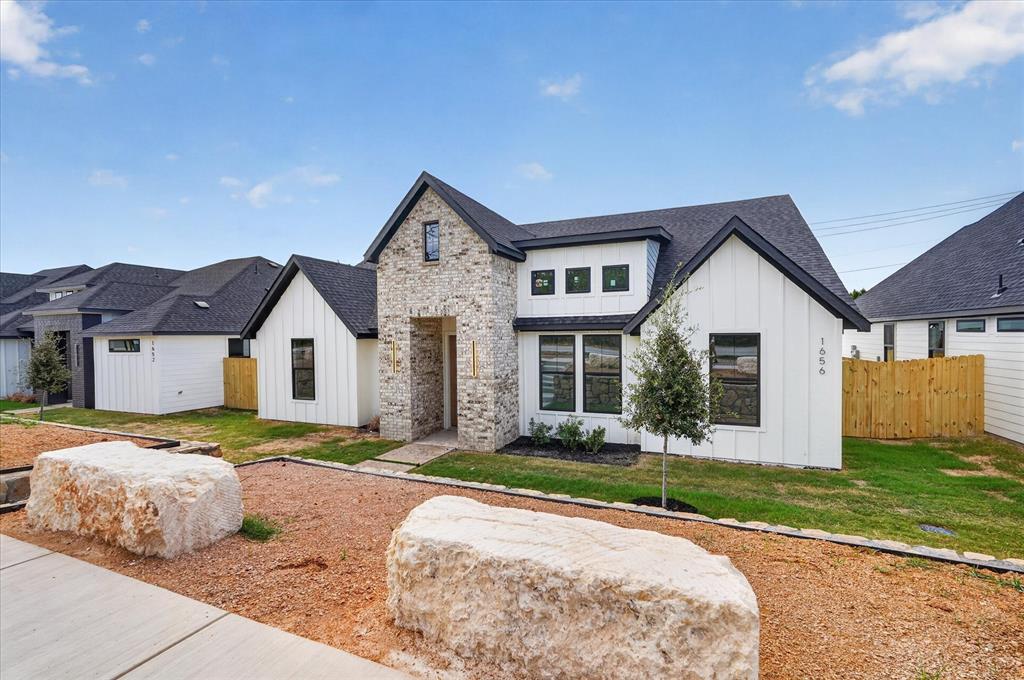 1656 West Wintergreen Road Lancaster, TX 75134 - Photo 4 of 31 Gallery Image 4
