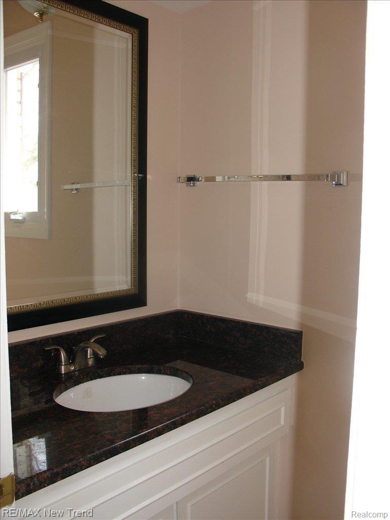 29122 Raleigh Road Farmington, MI 48336 - Photo 13 of 17 Powder Room first floor