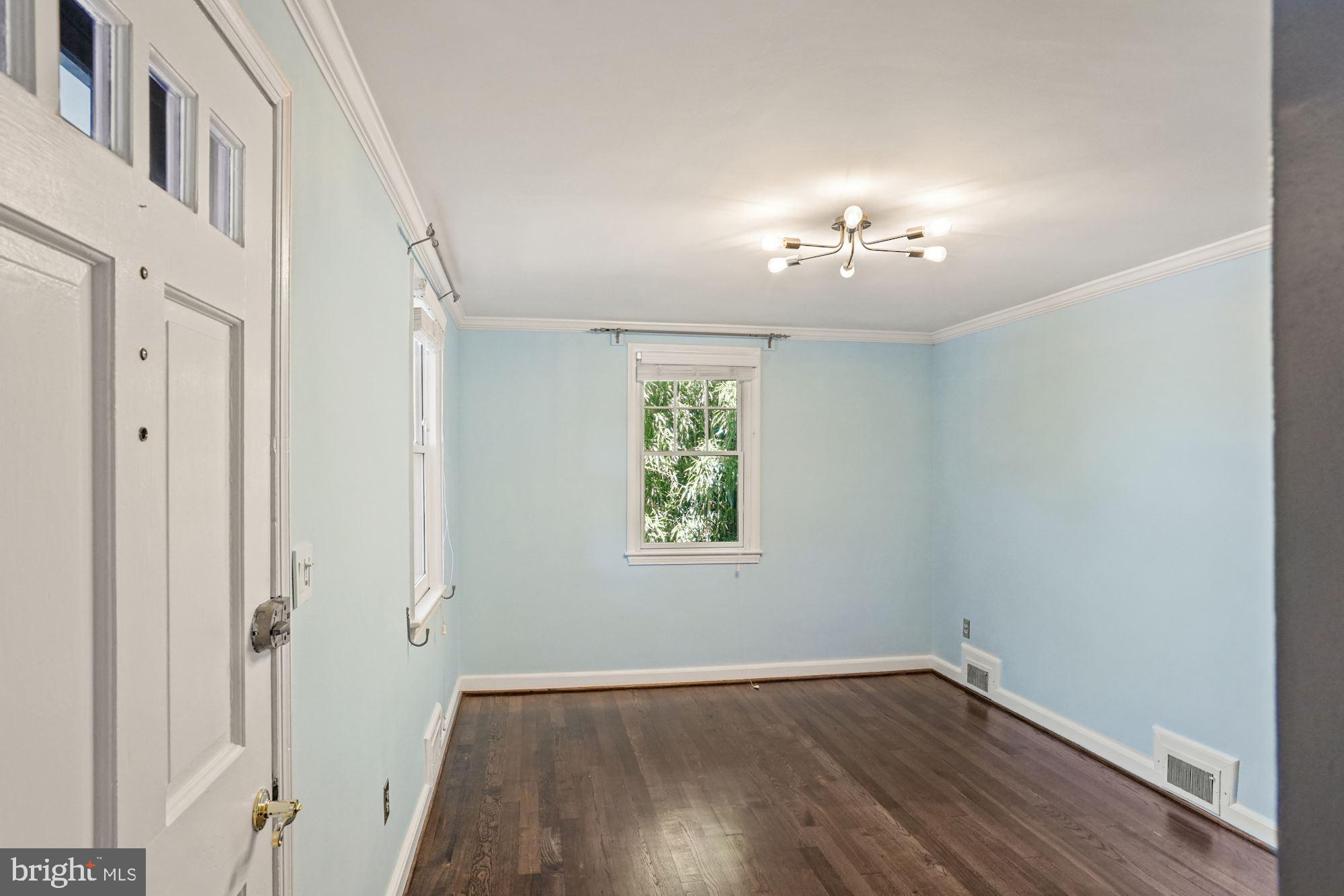 6522 Cedar Lane Falls Church, VA 22042 - Photo 5 of 32