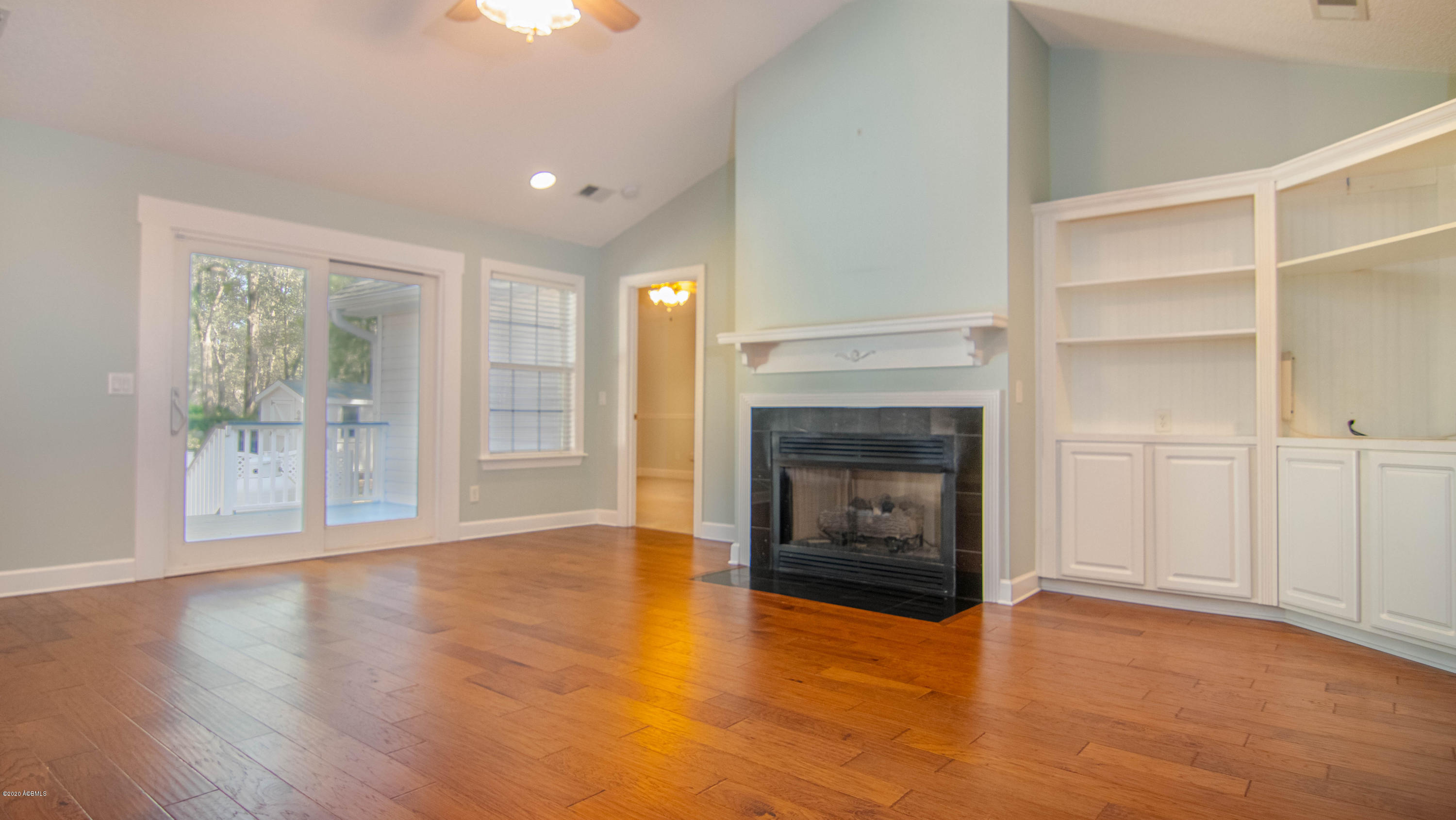 38 Walling Grove Road Beaufort, SC 29907 - Photo 6 of 29 38 Walling Grove_LivingRoom_1
