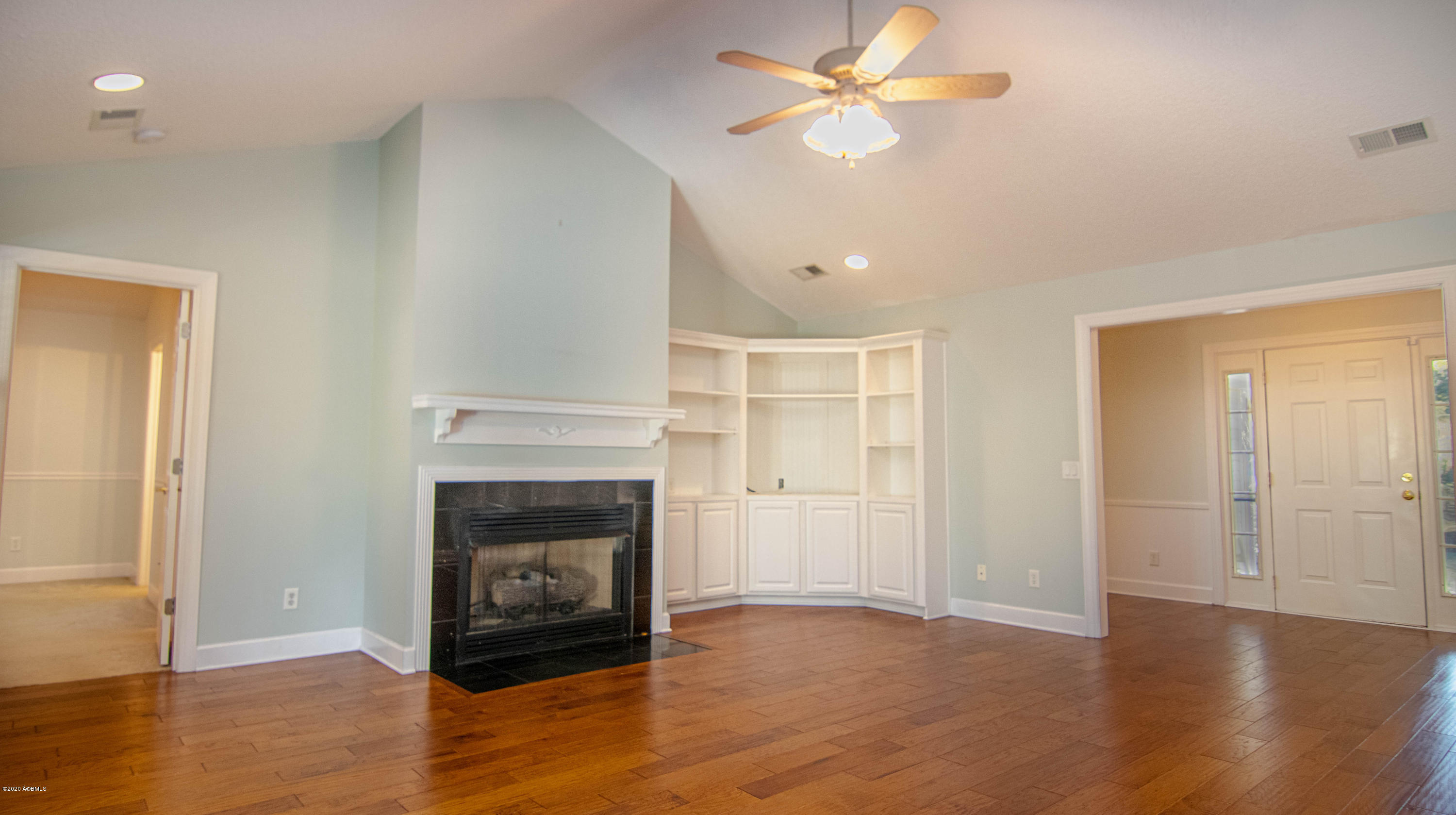 38 Walling Grove Road Beaufort, SC 29907 - Photo 7 of 29 38 Walling Grove_LivingRoom_2