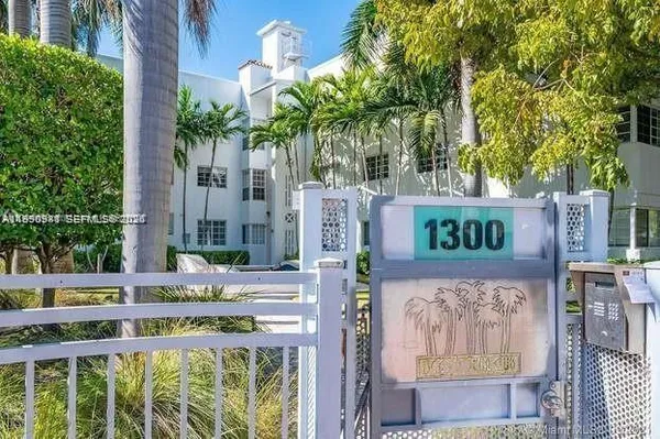$2,100 | 1300 Pennsylvania Avenue, Unit 204, Miami Beach, FL 33139