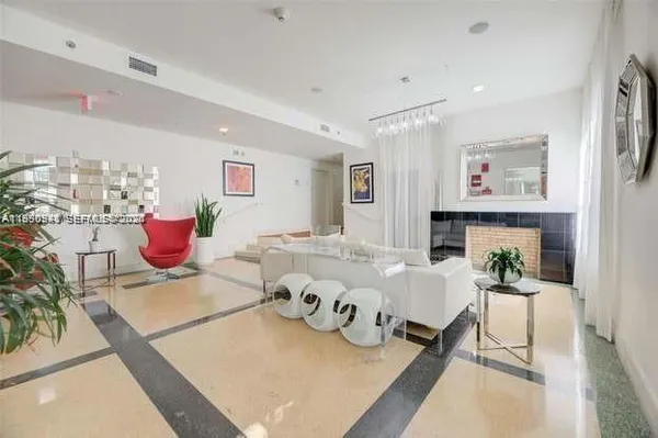 $2,100 | 1300 Pennsylvania Avenue, Unit 204, Miami Beach, FL 33139