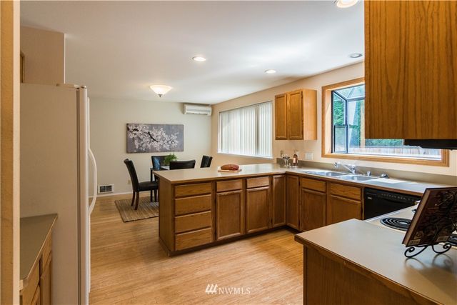 $570,000 | 15331 75th Avenue Northeast, Kenmore, WA 98028