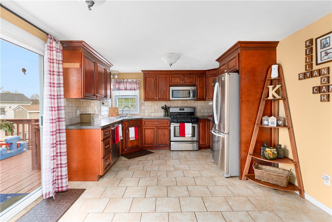 58 Welch Road Warwick, RI 02889 - Photo 5 of 33 Kitchen