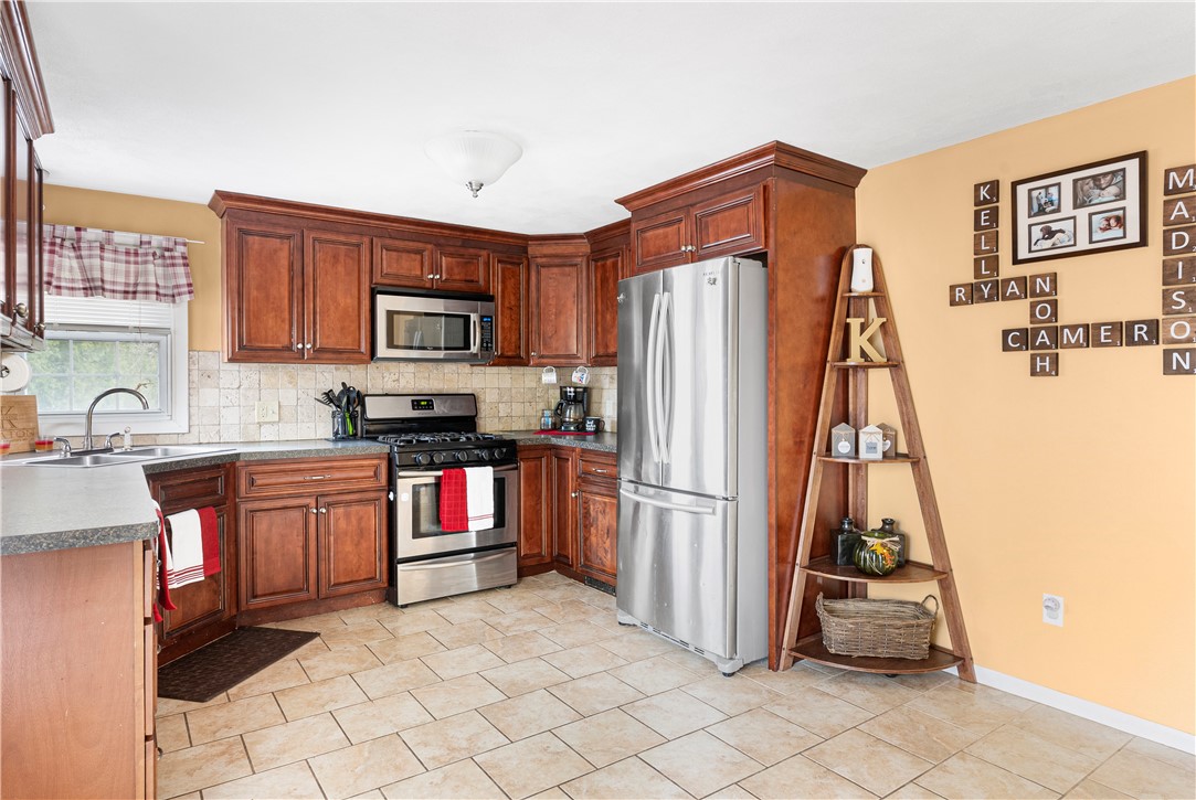 58 Welch Road Warwick, RI 02889 - Photo 7 of 33 Kitchen