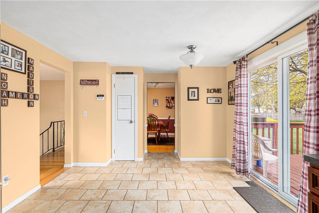 58 Welch Road Warwick, RI 02889 - Photo 8 of 33 Dining Area