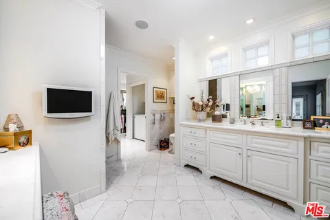 $4,295,000 | 9921 Toluca Lake Avenue, Toluca Lake, CA 91602