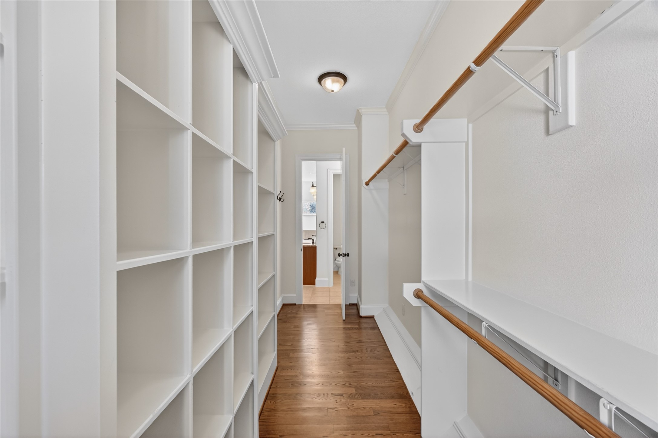 5305 Lillian Street, Unit B Houston, TX 77007 - Photo 21 of 32 Generous size primary walk in closet