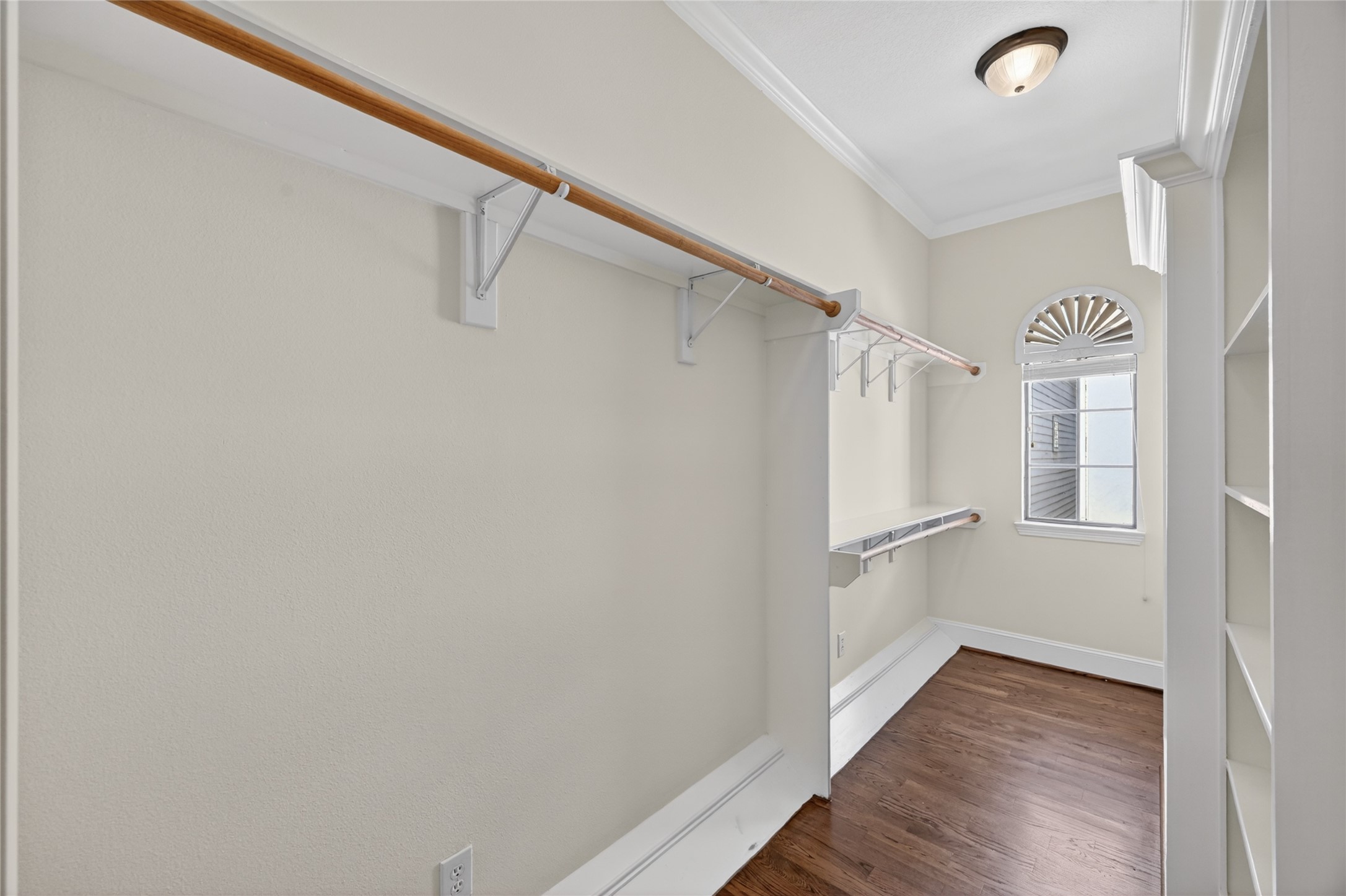 5305 Lillian Street, Unit B Houston, TX 77007 - Photo 22 of 32 Primary closet