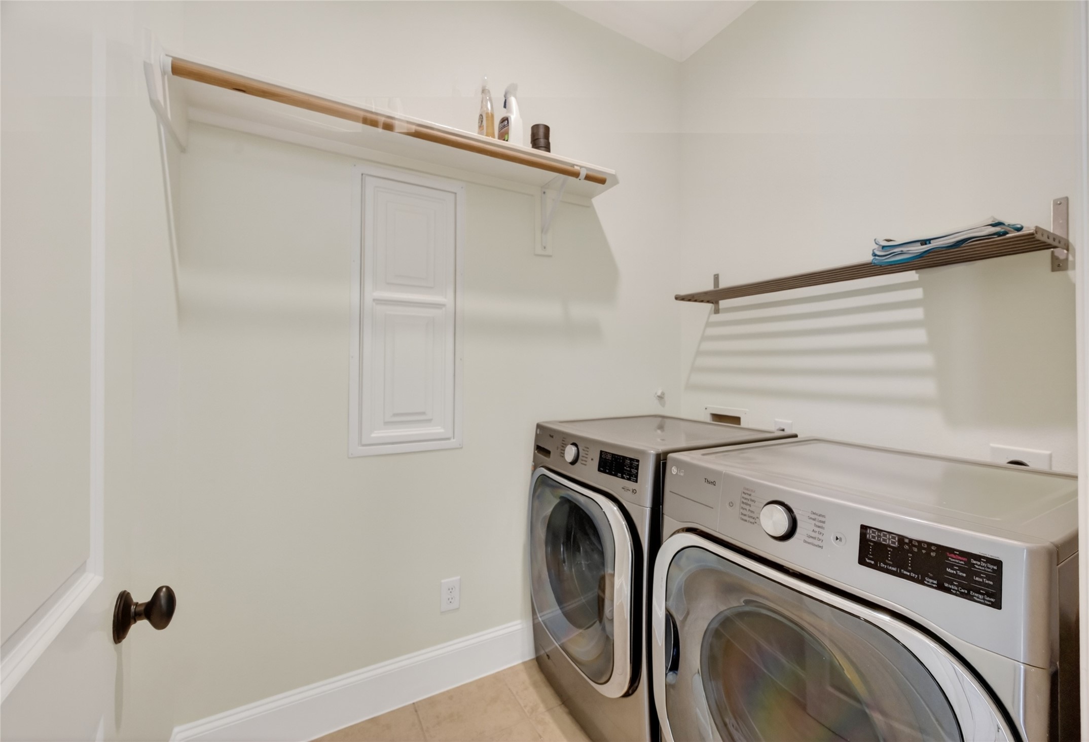 5305 Lillian Street, Unit B Houston, TX 77007 - Photo 25 of 32 Utility room on 2nd floor