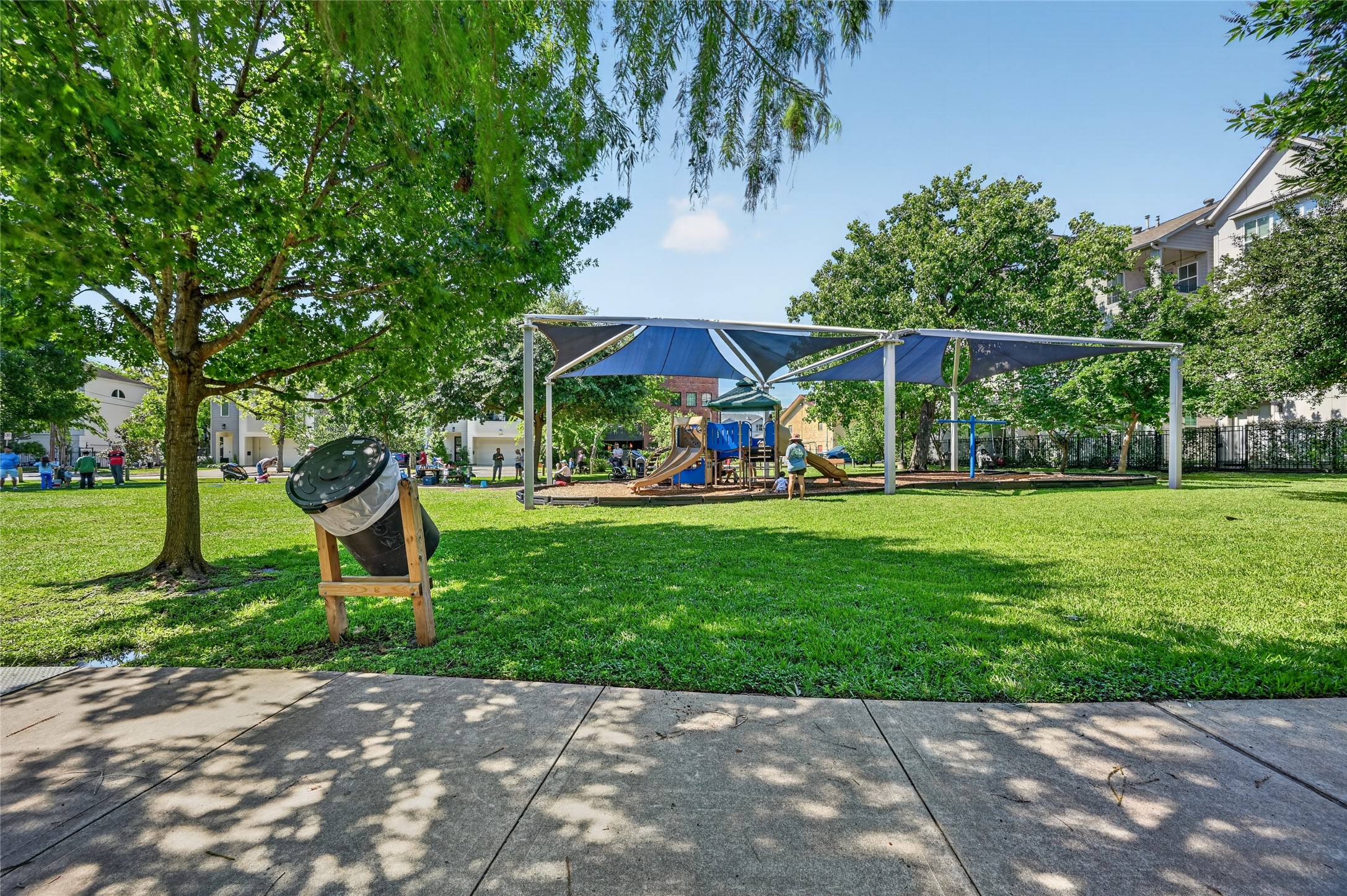 5305 Lillian Street, Unit B Houston, TX 77007 - Photo 31 of 32 Neighborhood park just at the end of the community