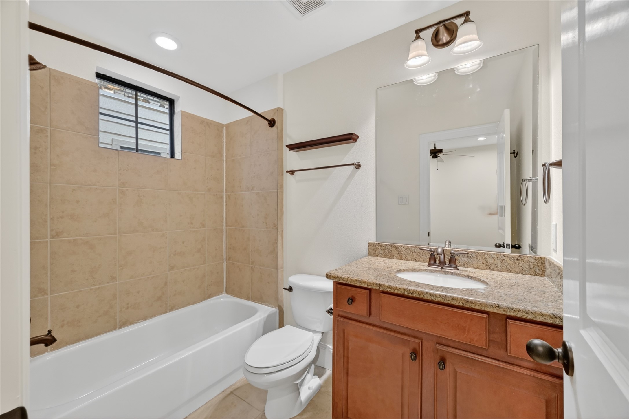 5305 Lillian Street, Unit B Houston, TX 77007 - Photo 6 of 32