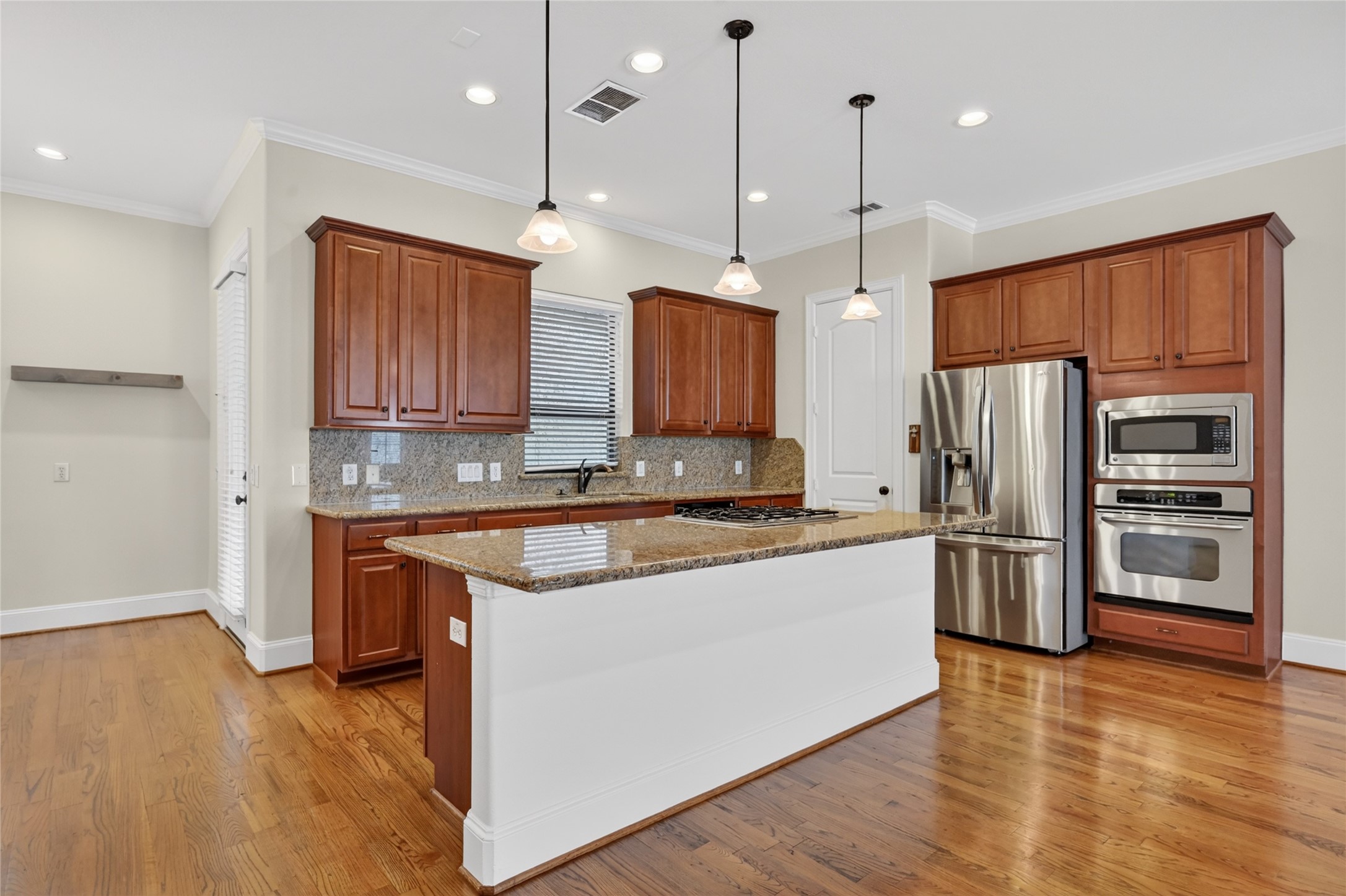 5305 Lillian Street, Unit B Houston, TX 77007 - Photo 7 of 32