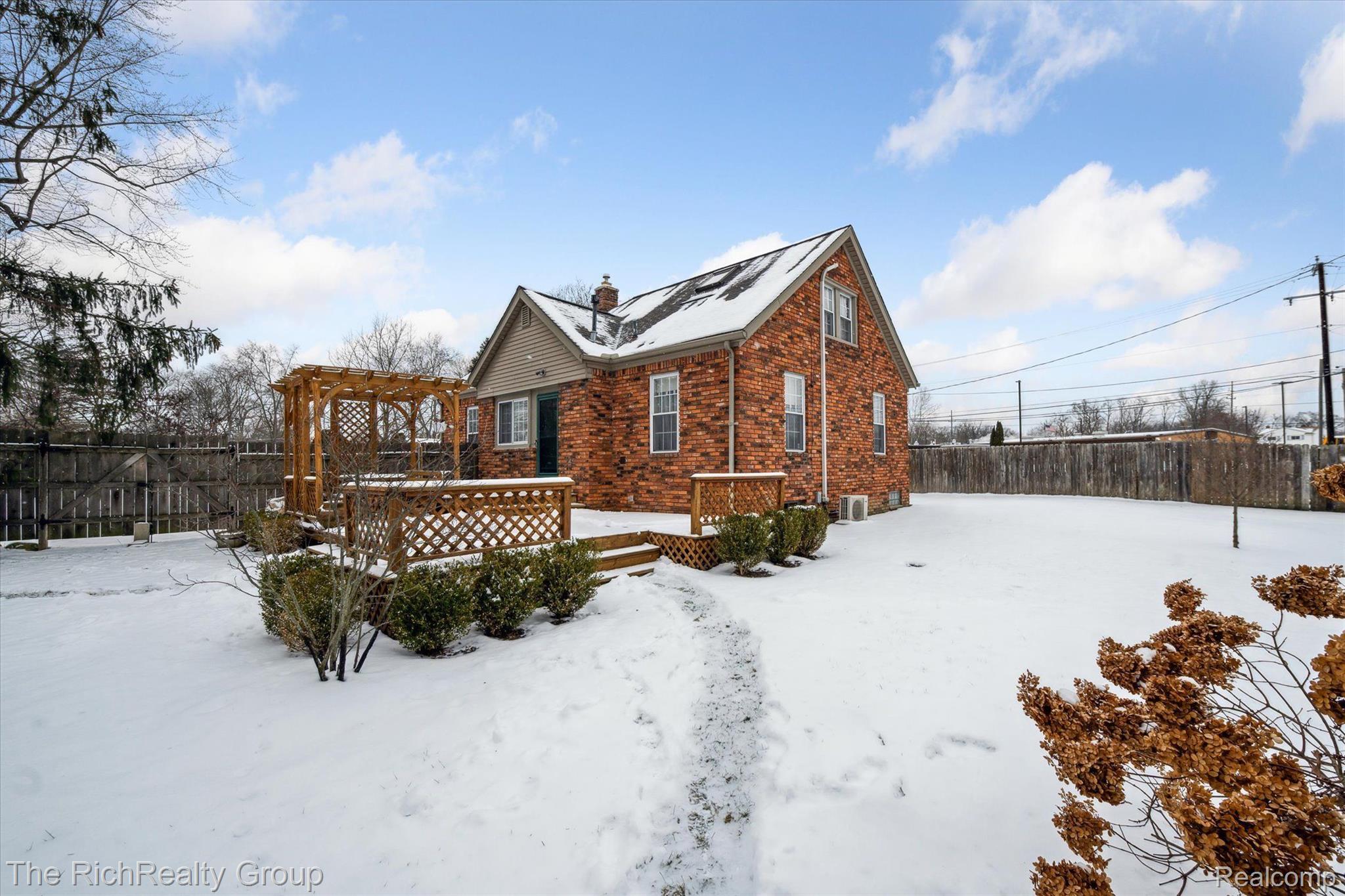 22496 Springbrook Avenue Farmington, MI 48336 - Photo 23 of 33