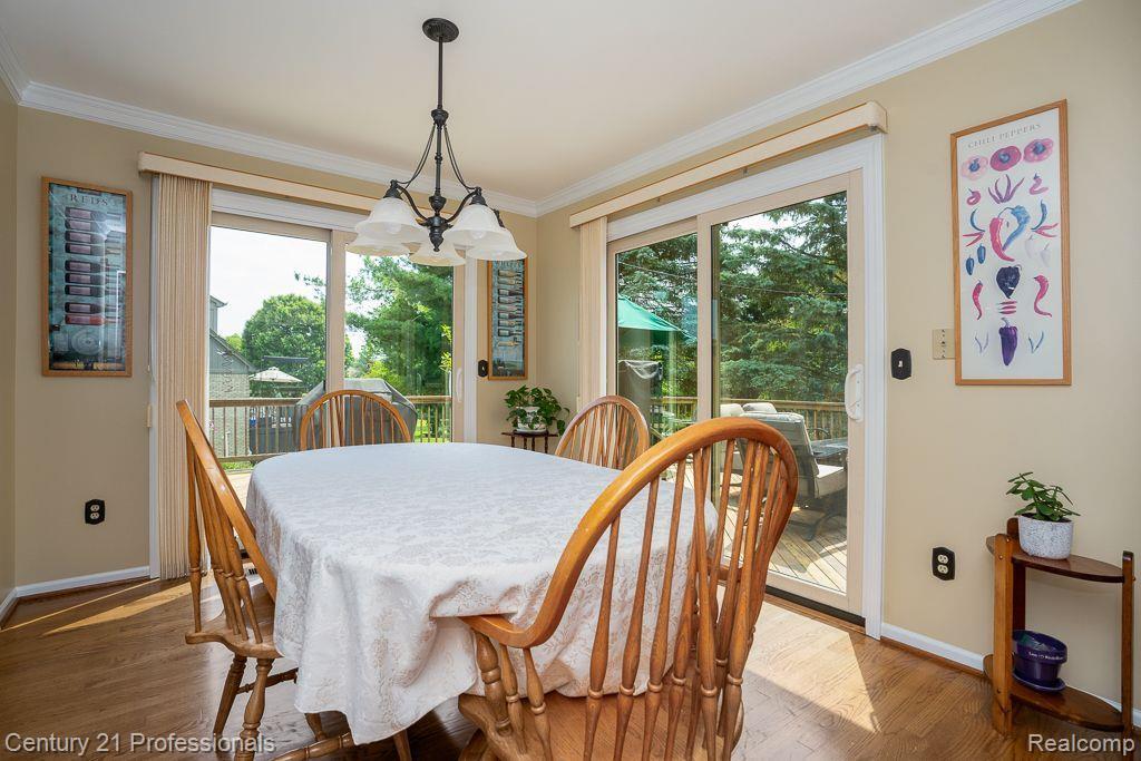 2072 Ridgefield Court Rochester, MI 48306 - Photo 10 of 41 Breakfast area, leading to deck
