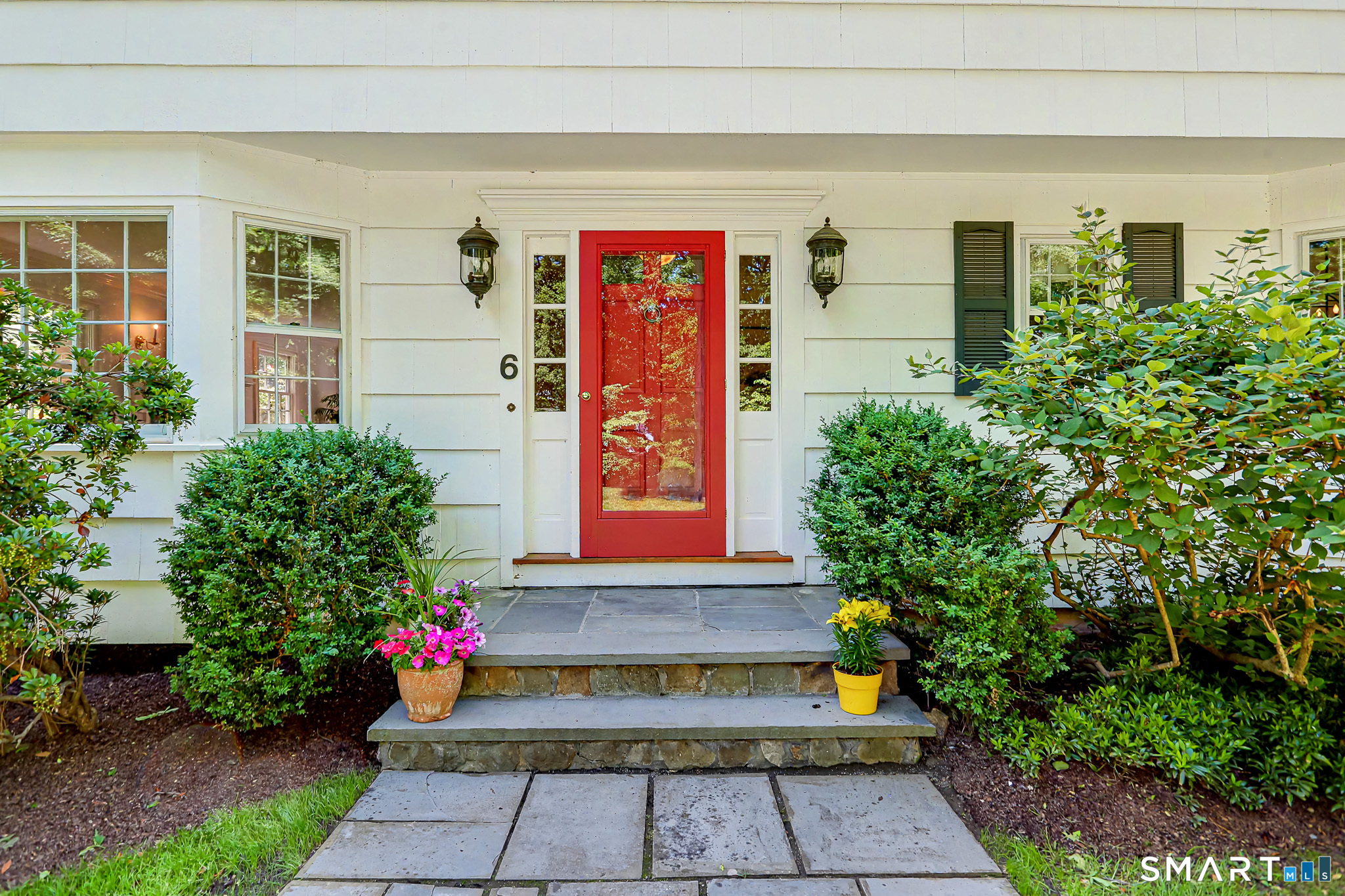 6 Adams Way Weston, CT 06883 - Photo 3 of 40 Come on in!