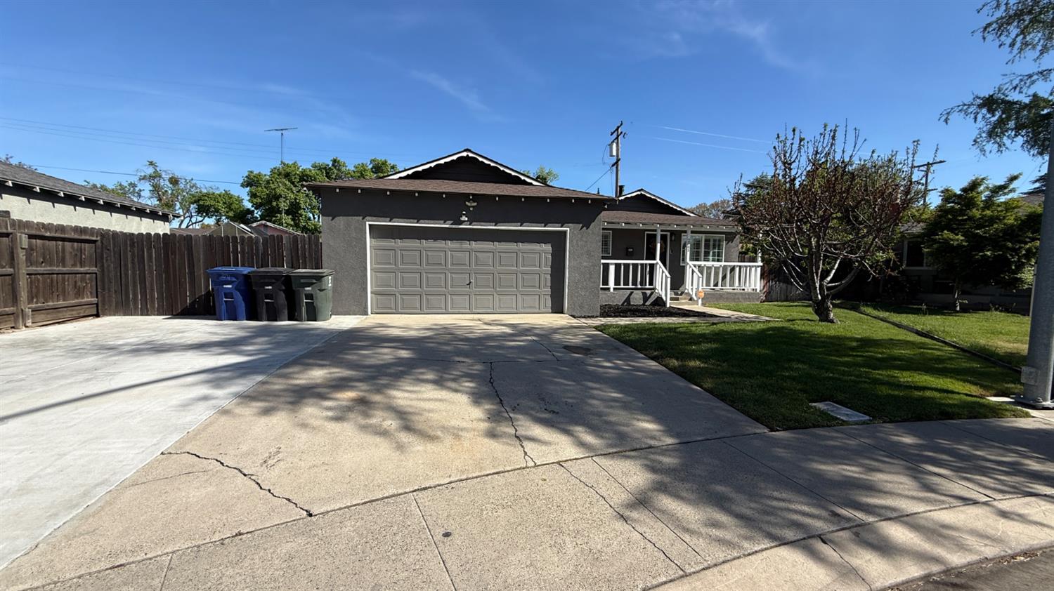 2041 Wally Court Modesto, CA 95350 - Photo 2 of 20