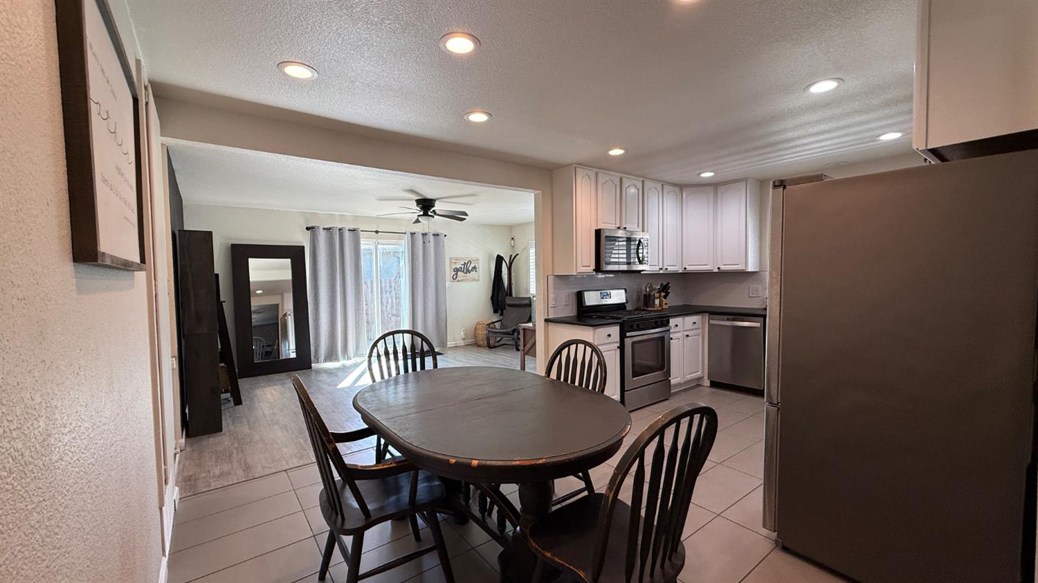2041 Wally Court Modesto, CA 95350 - Photo 7 of 20