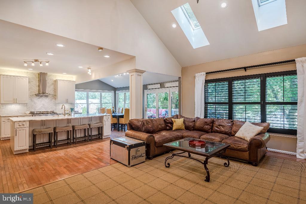 1307 Murray Downs Way Reston, VA 20194 - Photo 4 of 15