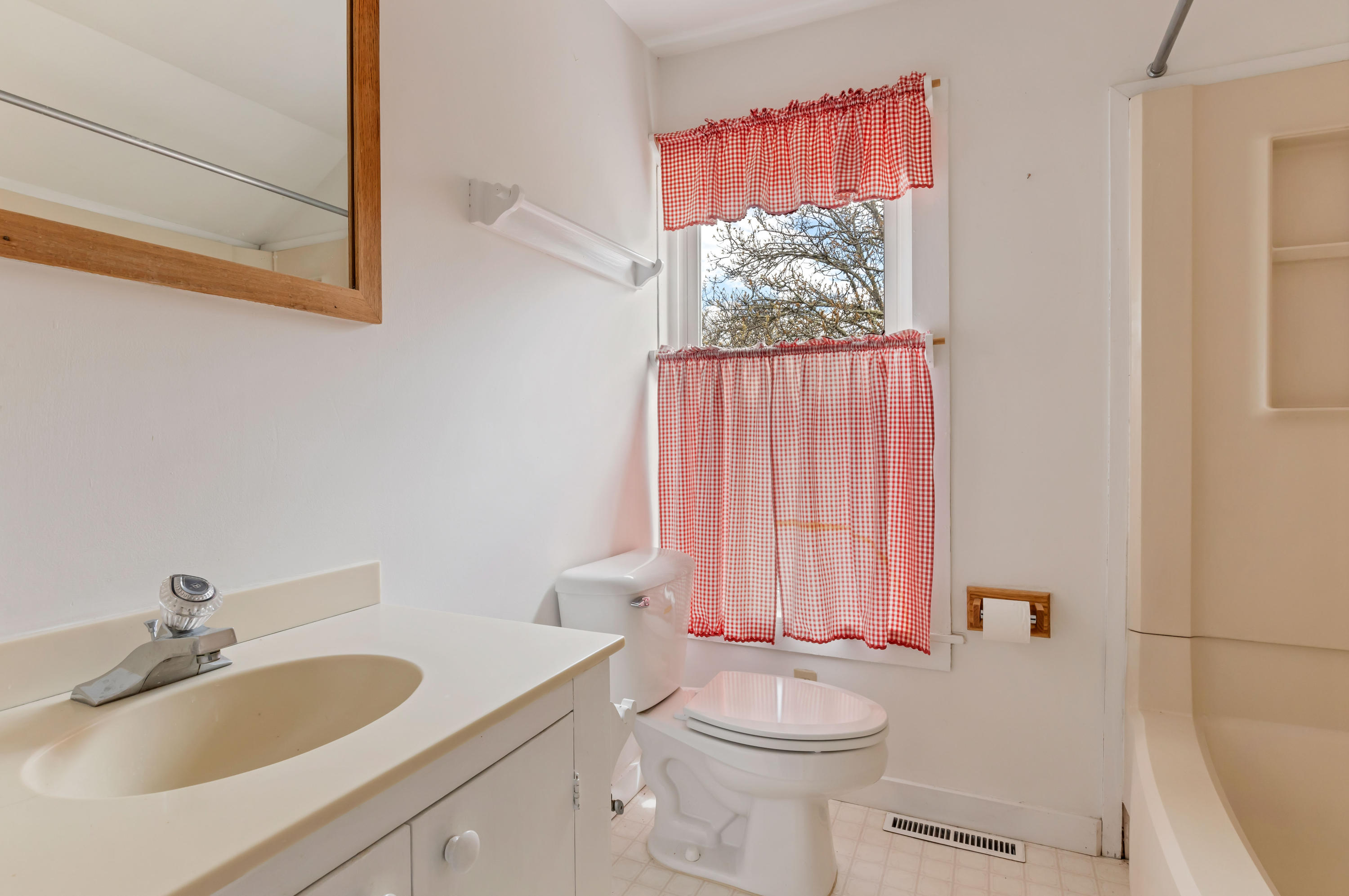 69 South Orleans Road Orleans, MA 02653 - Photo 13 of 27 69SouLR-25