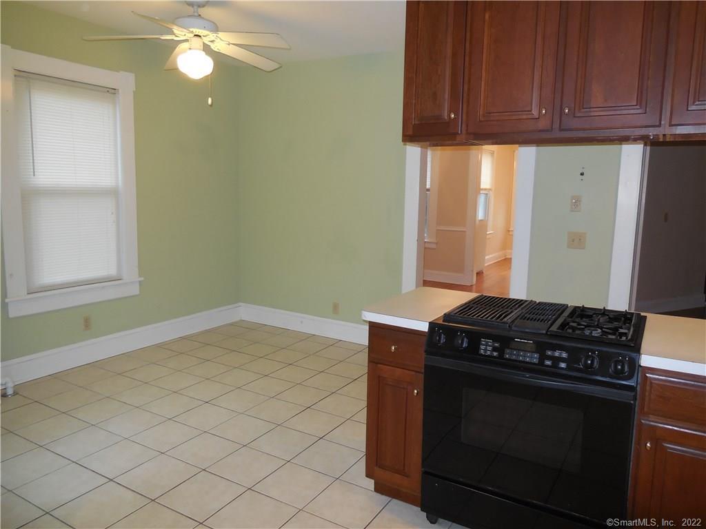 70 Thorpe Street, Unit 72 Fairfield, CT 06824 - Photo 4 of 21 Eat In Kitchen