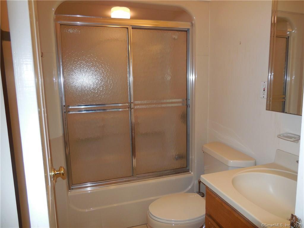 70 Thorpe Street, Unit 72 Fairfield, CT 06824 - Photo 8 of 21 Full Bath