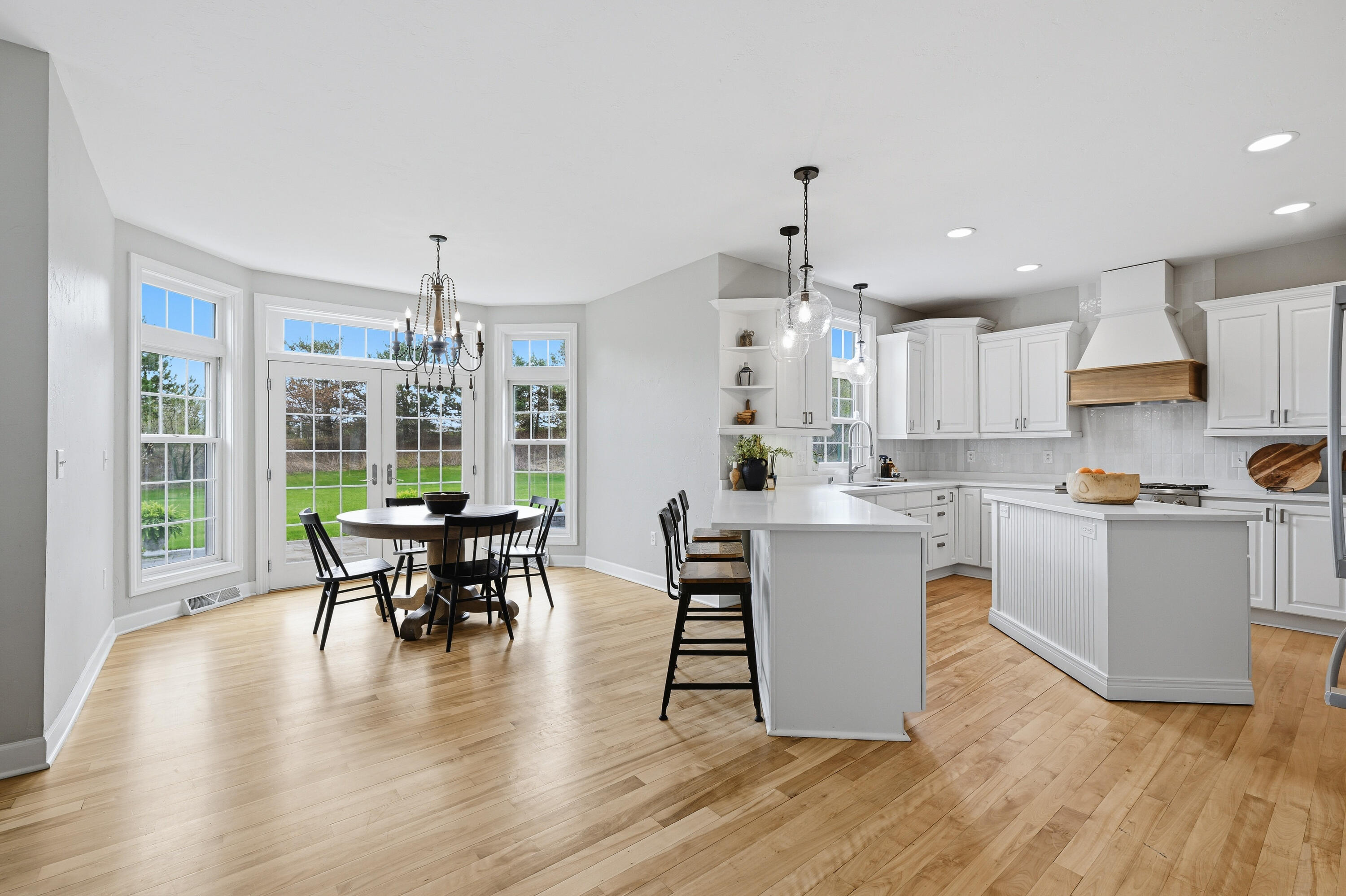 W223N3589 Ridgeside Court Pewaukee, WI 53072 - Photo 14 of 42 Kitchen