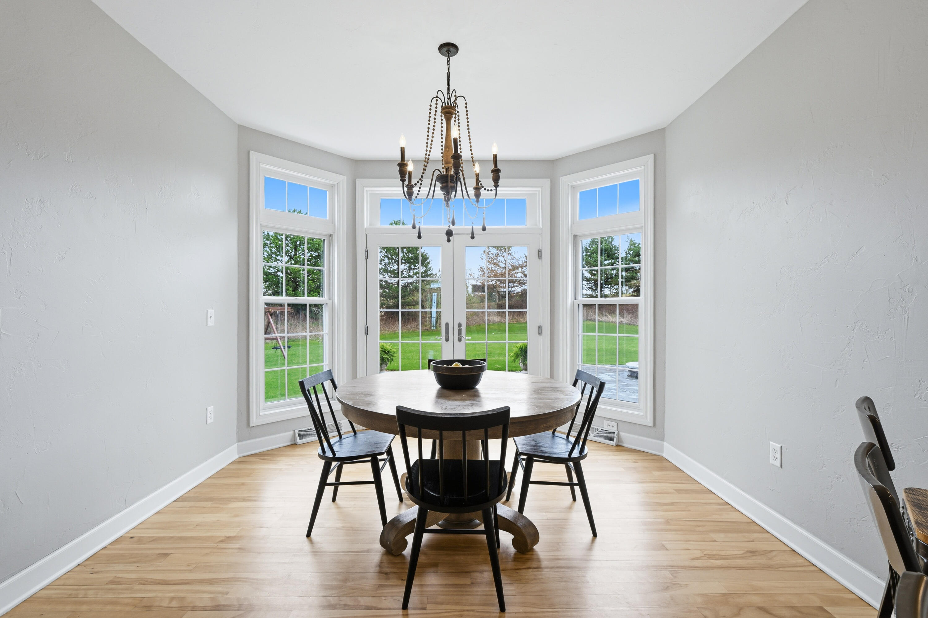 W223N3589 Ridgeside Court Pewaukee, WI 53072 - Photo 15 of 42 Kitchen