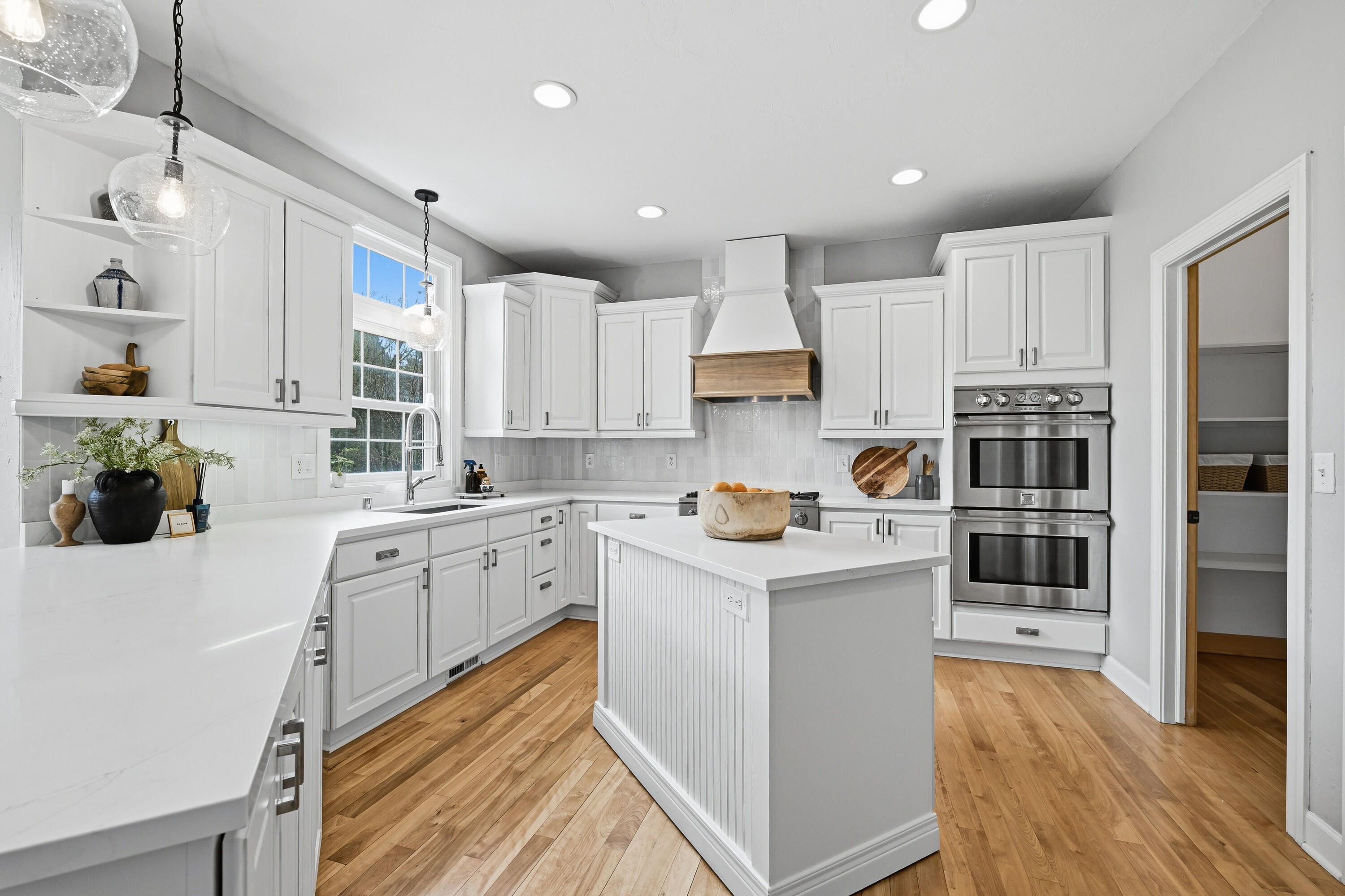 W223N3589 Ridgeside Court Pewaukee, WI 53072 - Photo 17 of 42 Kitchen redone in 2024