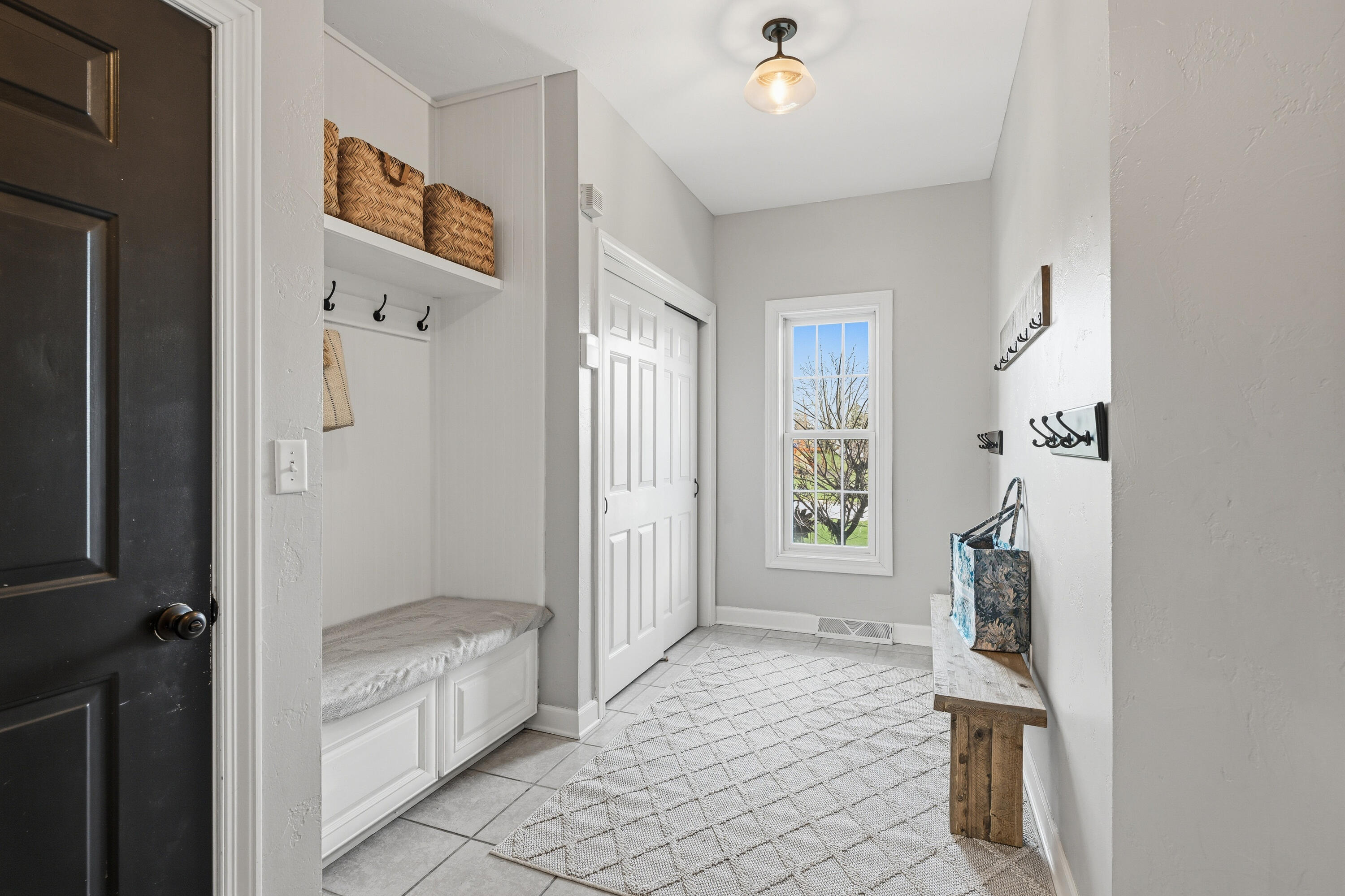 W223N3589 Ridgeside Court Pewaukee, WI 53072 - Photo 23 of 42 Mudroom off garage